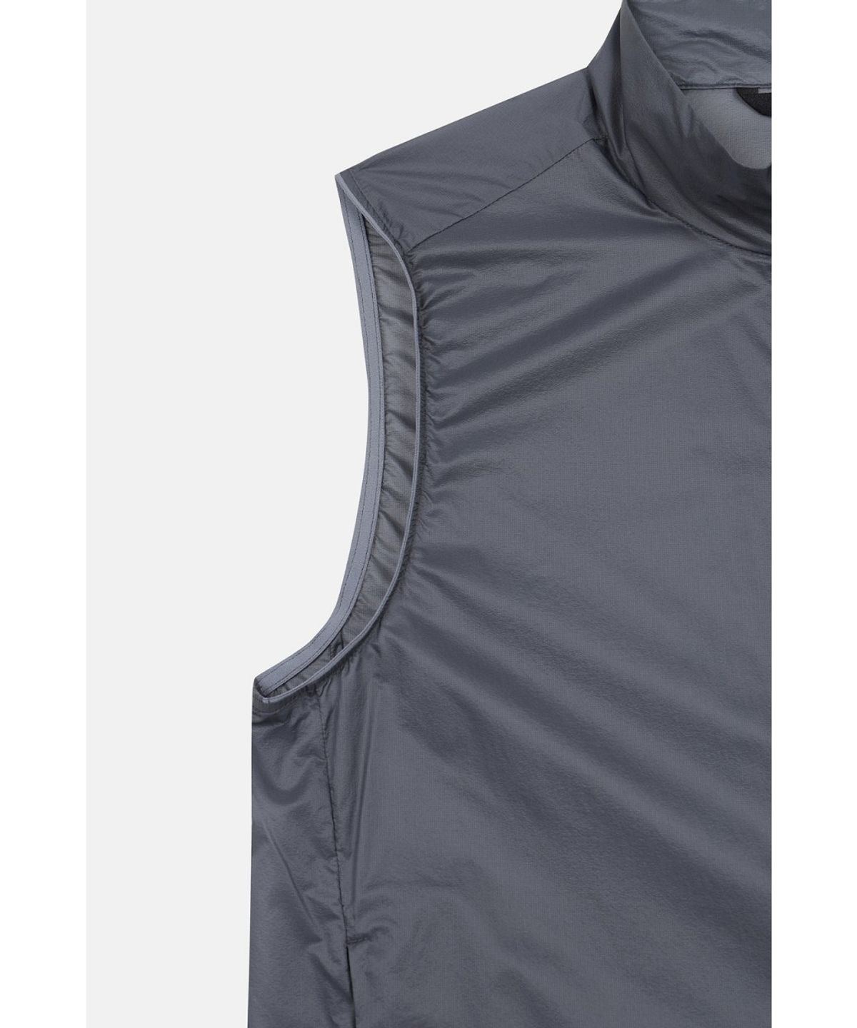 코오롱스포츠(KOLON SPORT) 남성 에그라이트 레귤러핏 스탠드넥 방풍 베스트 JWVAM26271BGY