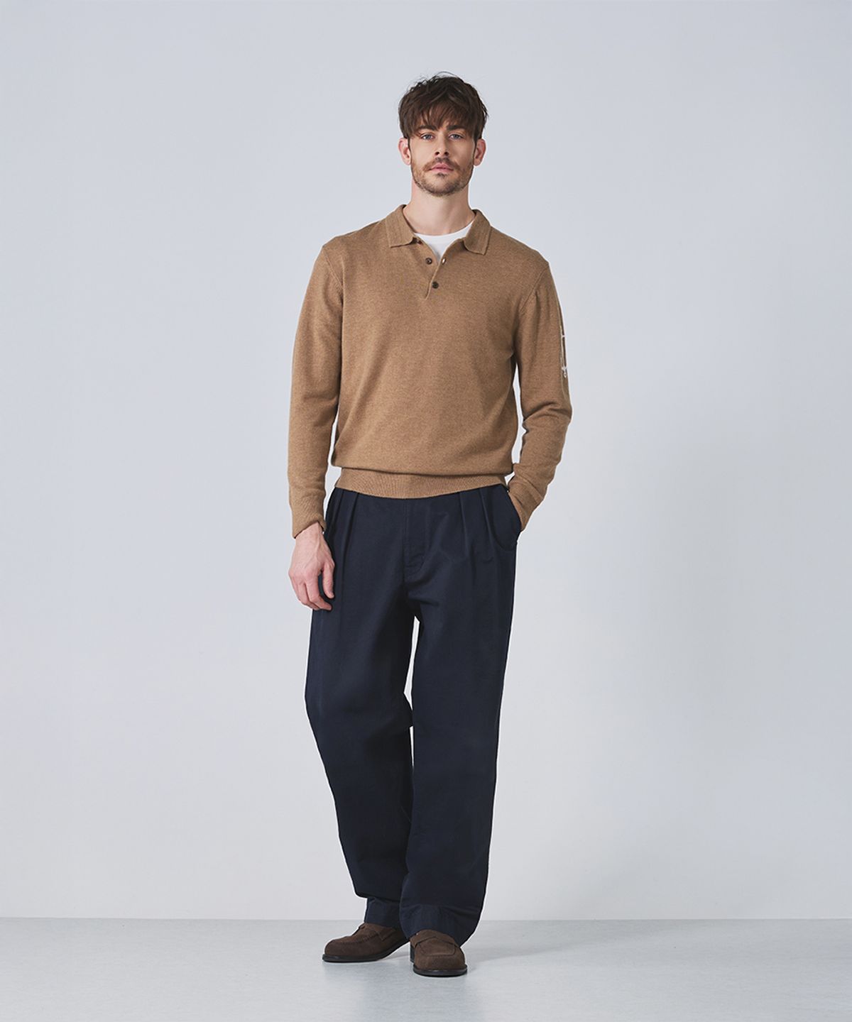 건지 울른스(Guernsey Woollens) 코튼 투턱 치노 팬츠 컬렉션
