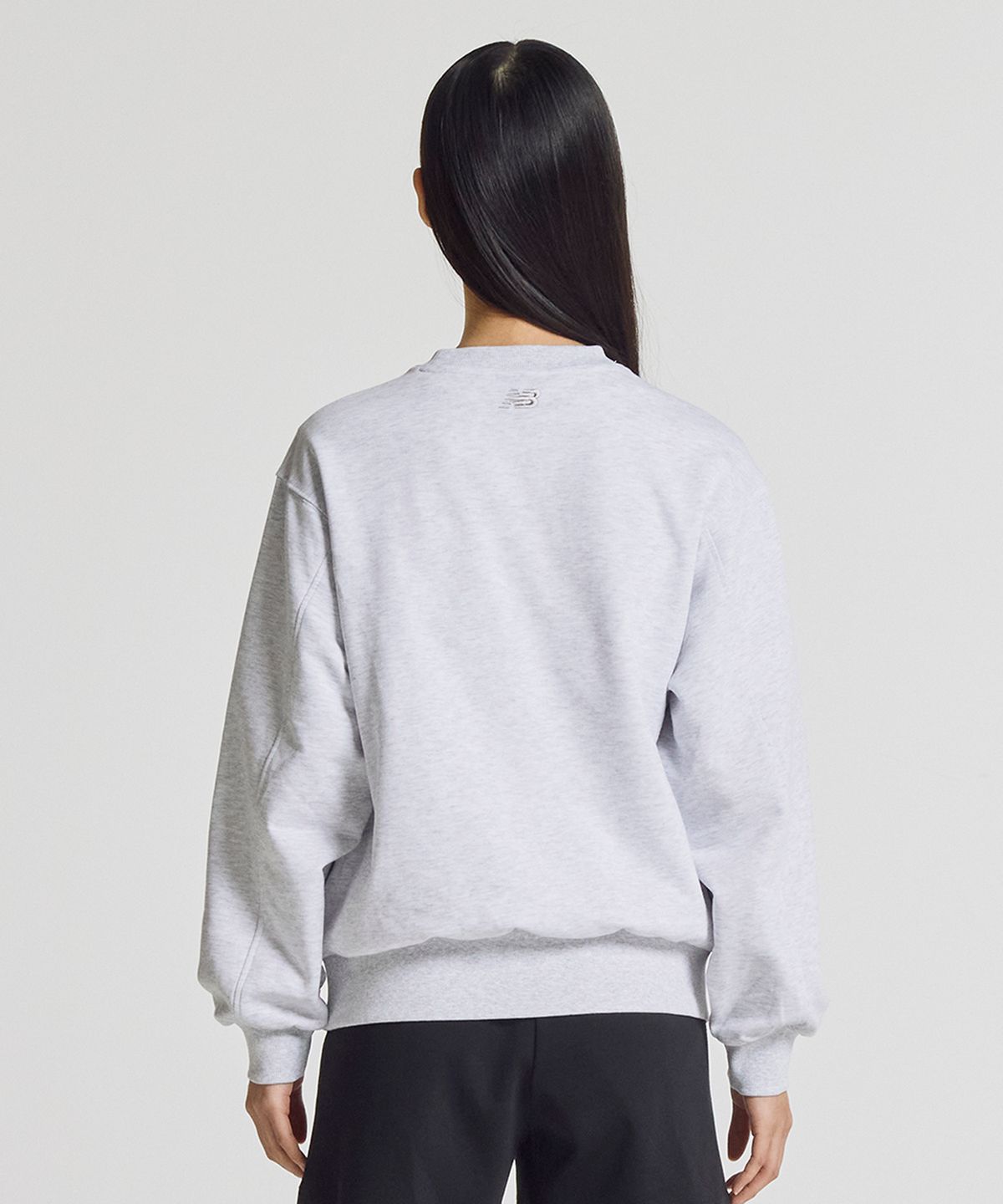 뉴발란스(NEW BALANCE) NBNCG2W112 / WOMEN 에센셜 맨투맨 (L/GRAY)