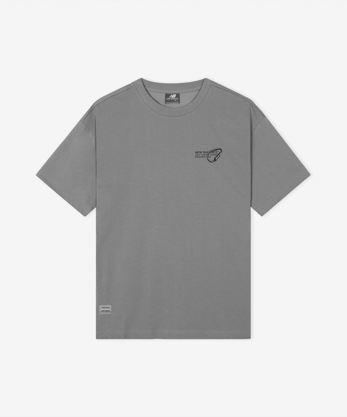 뉴발란스(NEW BALANCE) NBNEG21543 / UNI 트랙 클럽 카라비너 그래픽 반팔티 (GRAY)