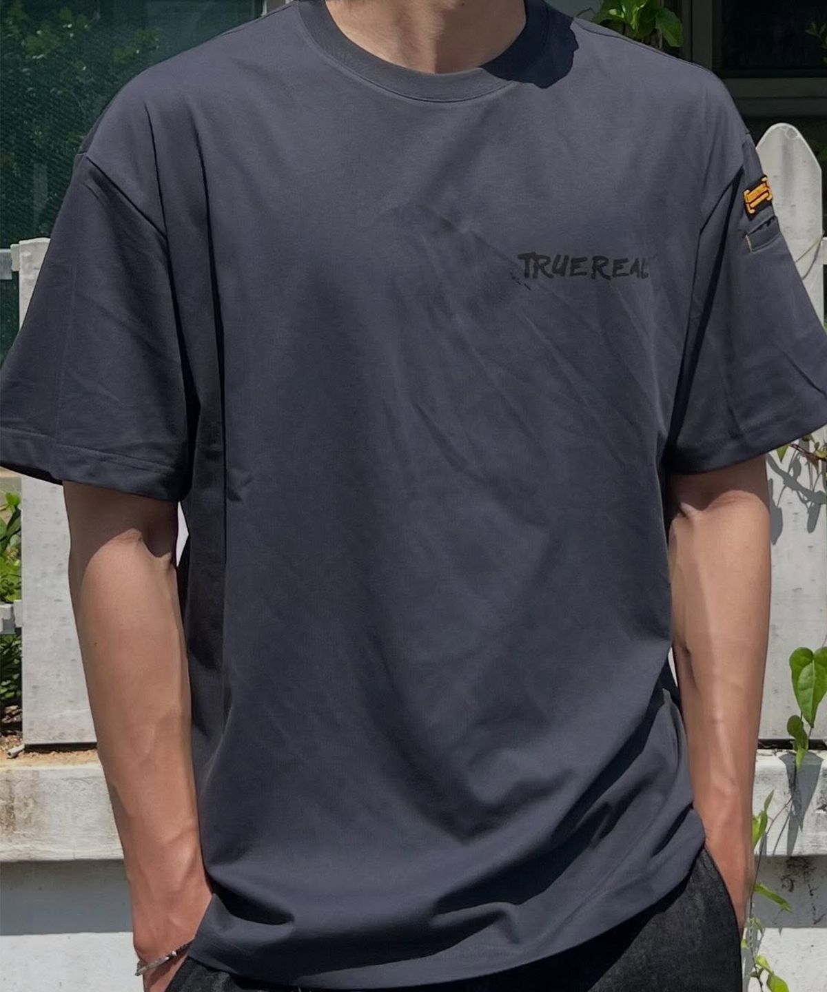 빈트릴(BEENTRILL) 택티컬 소매 포켓 오버핏 반팔티(차콜)