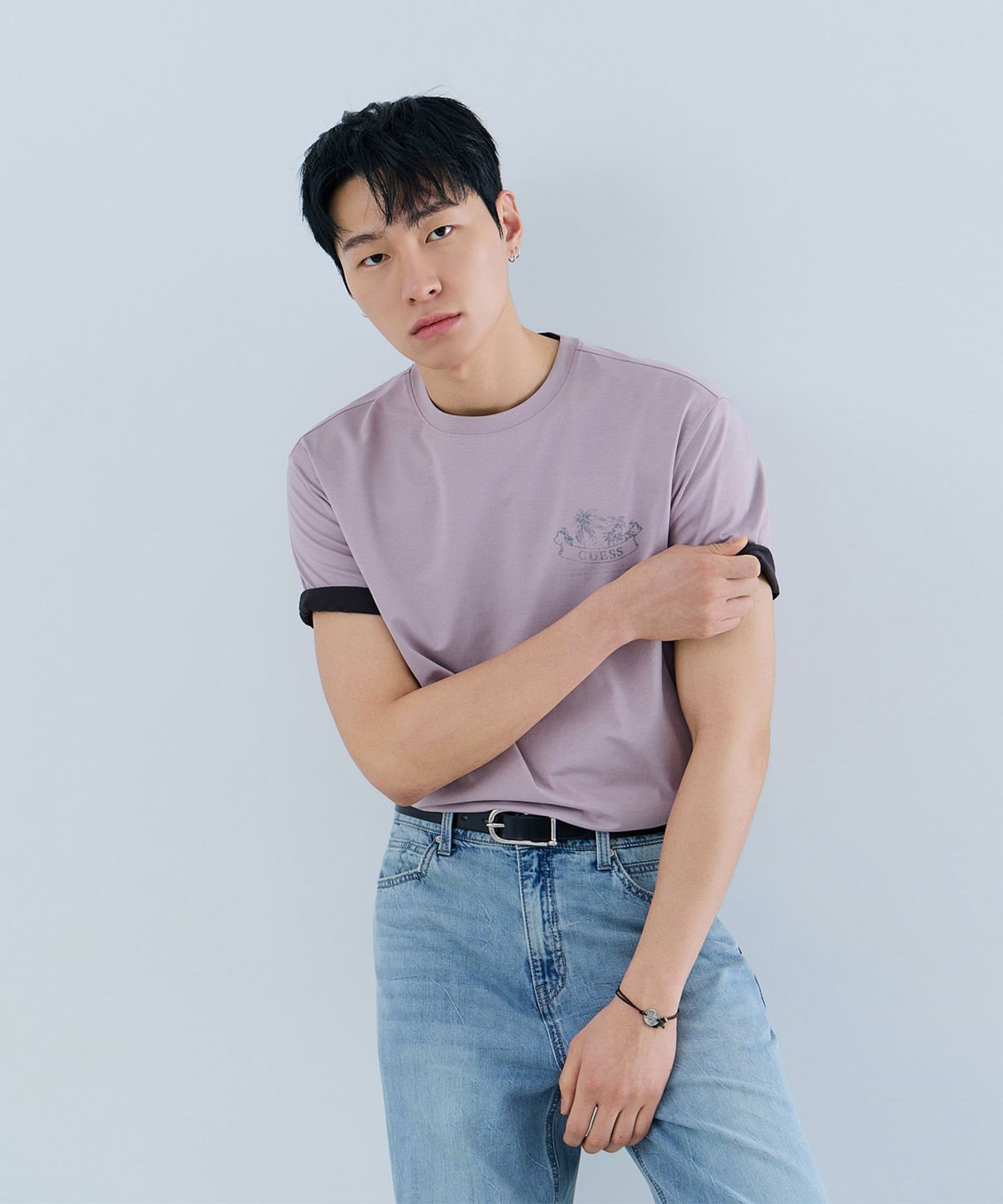 게스(GUESS) [ON] 4color 유니 세미오버핏 고신축사 그래픽 반팔티셔츠 NQ2KE408