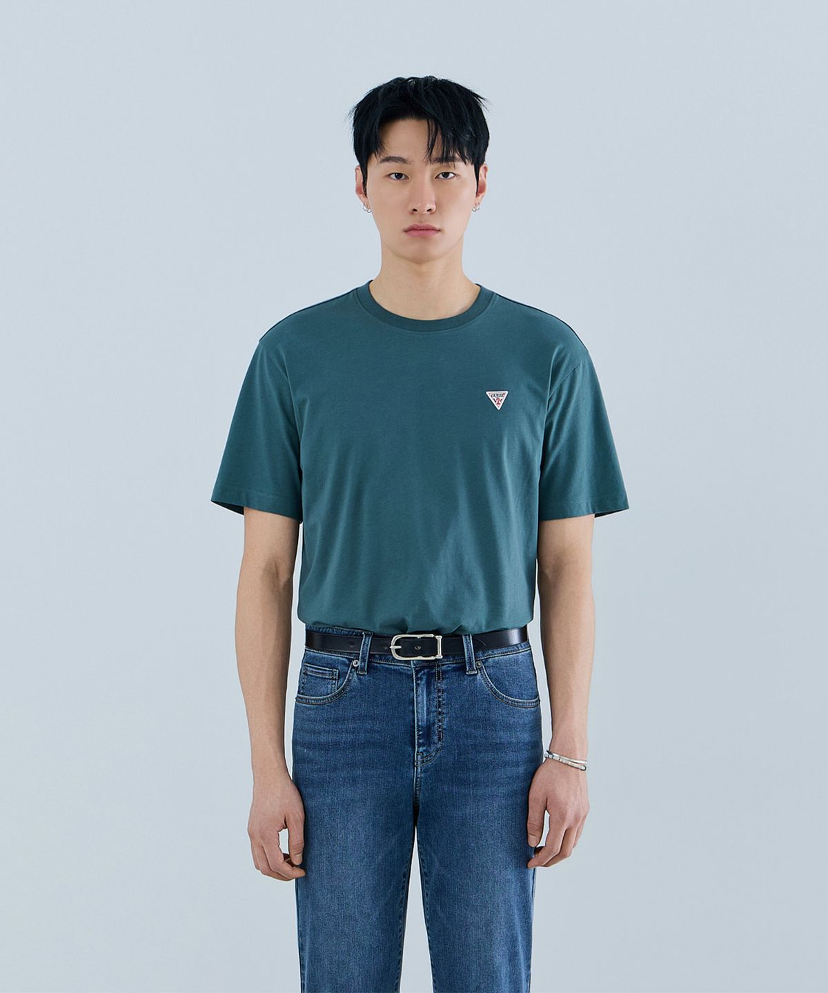 게스(GUESS) [ON] 5color 유니 세미오버핏 미니로고 반팔티셔츠 NQ2KE406