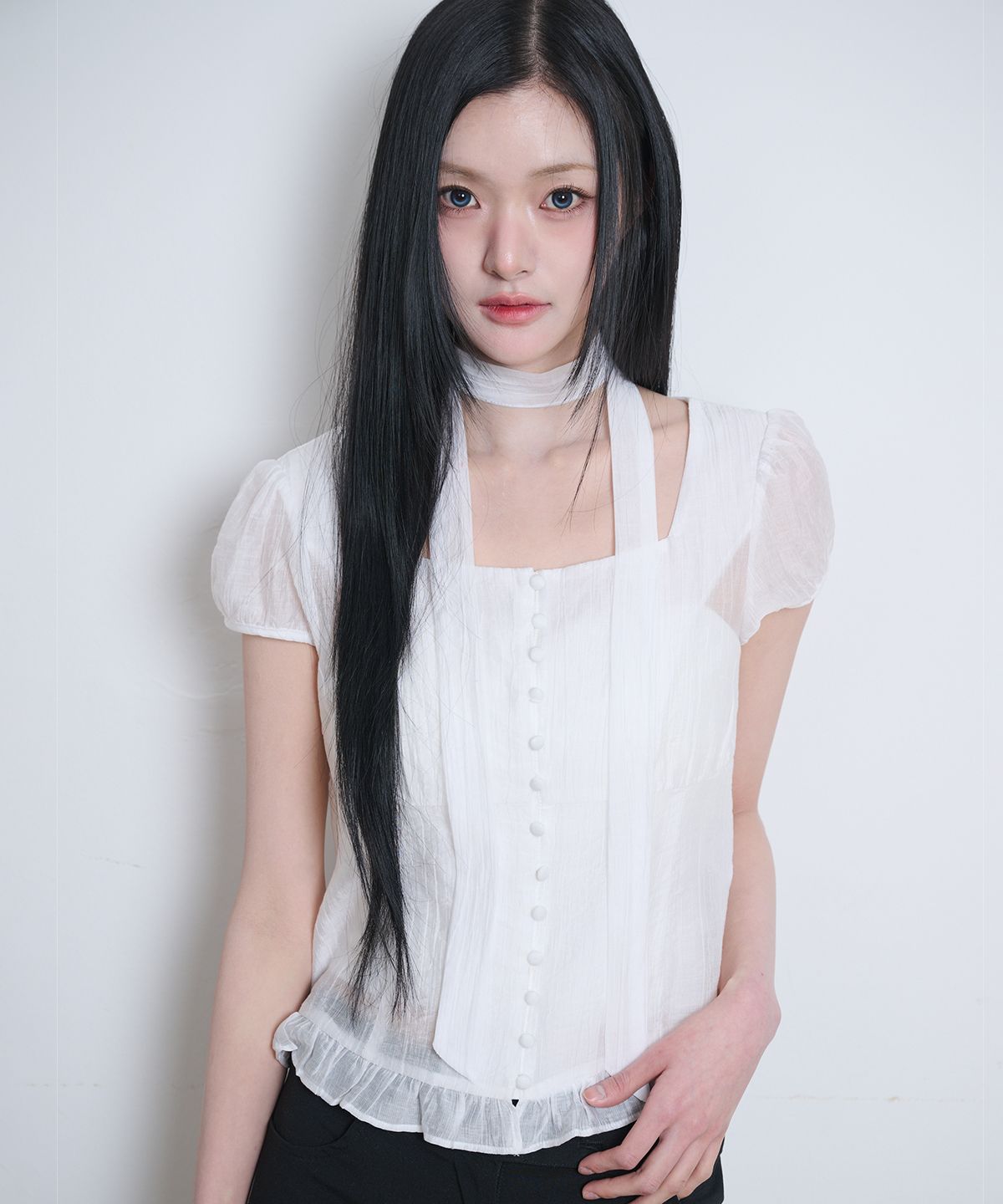 일리고(ILLIGO) 리본 타이 스퀘어넥 블라우스 화이트