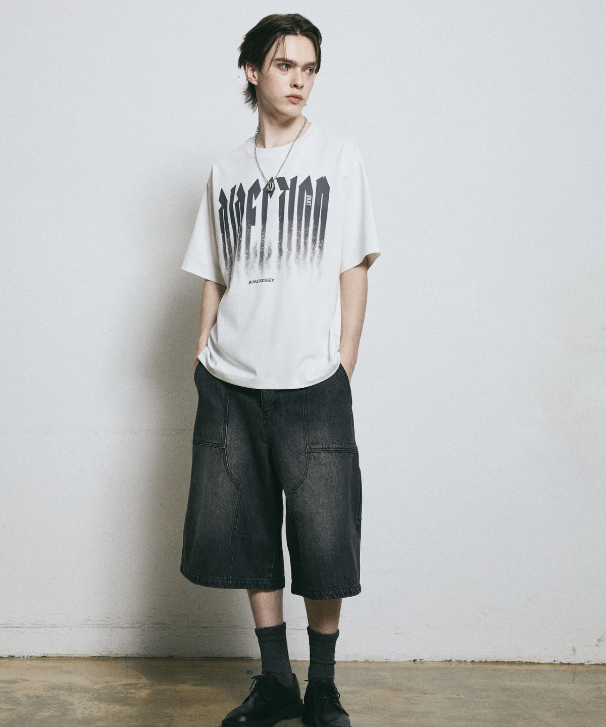벙커버스터(BUNKERBUSTER) 섀도우 그라데이션 타이포 반팔티 MQ2TU255_OFF WHITE