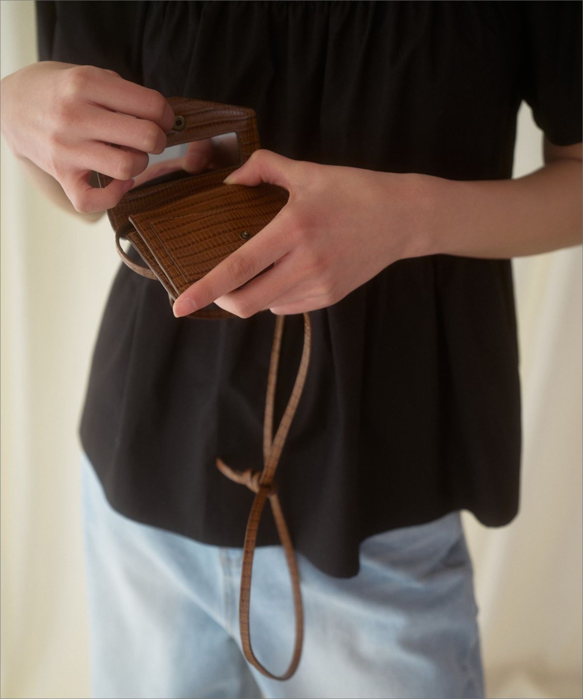 망고매니플리즈(MANGO MANY PLEASE) CITY MIRROR WALLET_CARAMEL