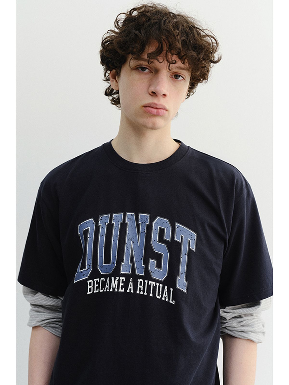 던스트 포 맨(DUNST FOR MEN) VINTAGE ARCH LOGO T-SHIRT_UNISEX_UDTS6B145_FRENCH NAVY