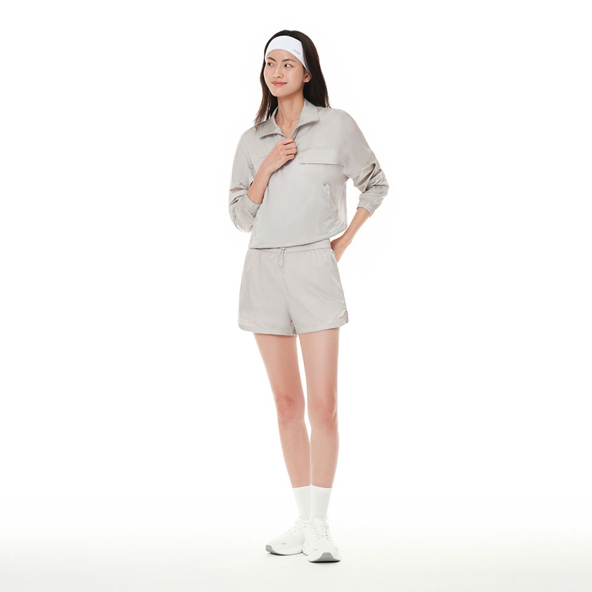 안다르(ANDAR) 새틴 스트레치 크롭 하프 집업
