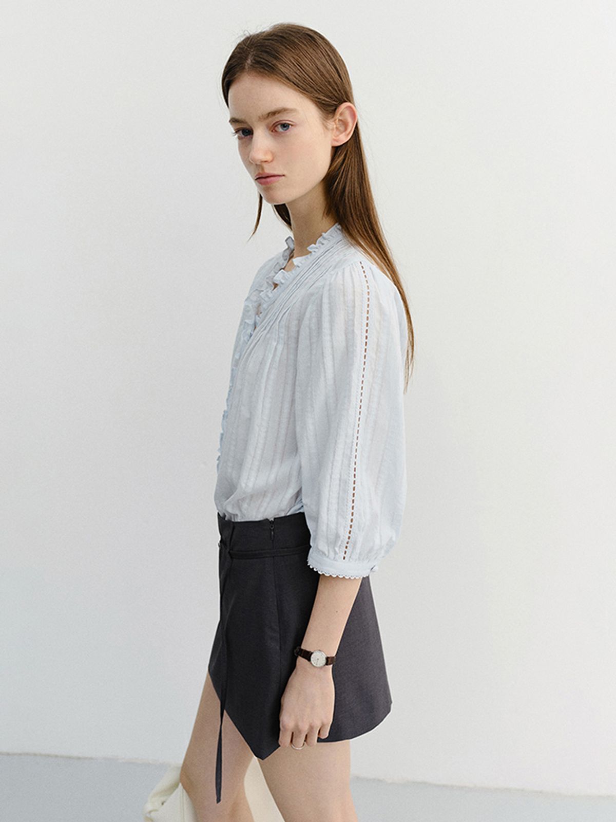 던스트(DUNST) JANE FRILL BLOUSE_UDBL6B222_SOFT BLUE