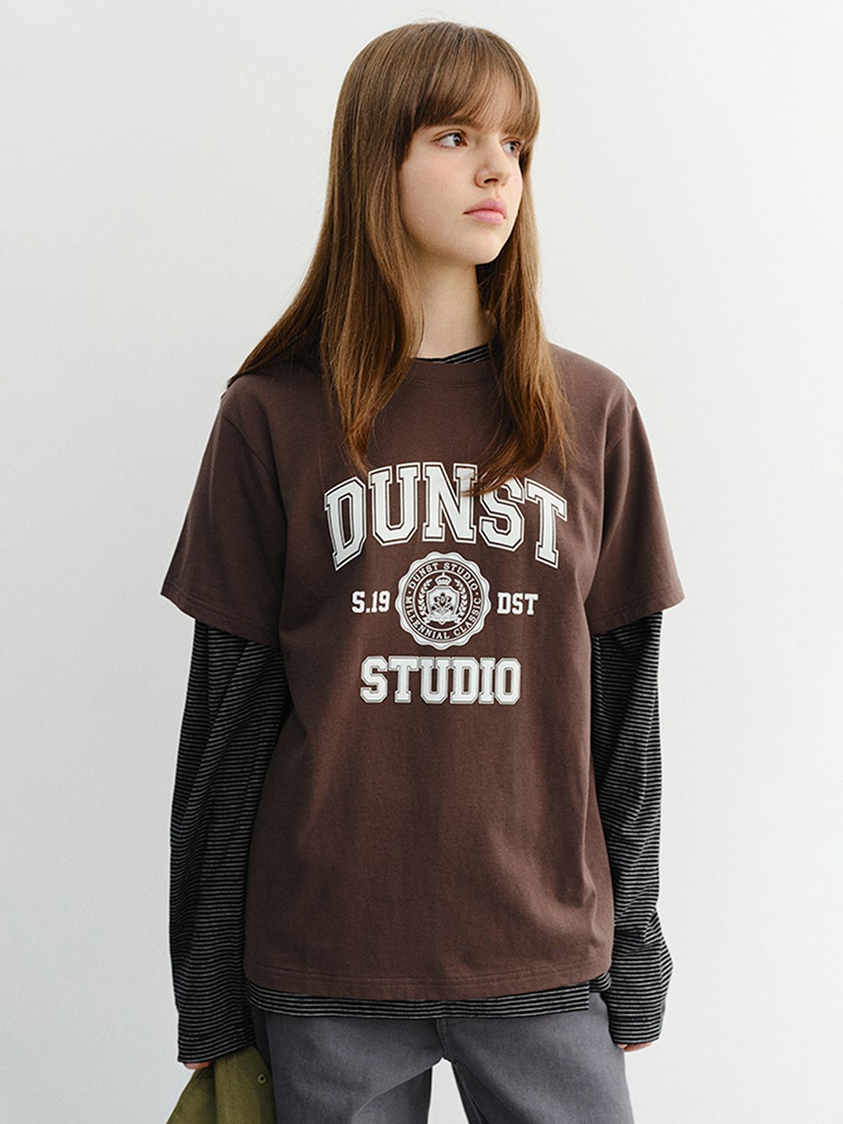 던스트(DUNST) UNISEX CLASSIC LOGO T-SHIRT_UDTS6B139_BROWN