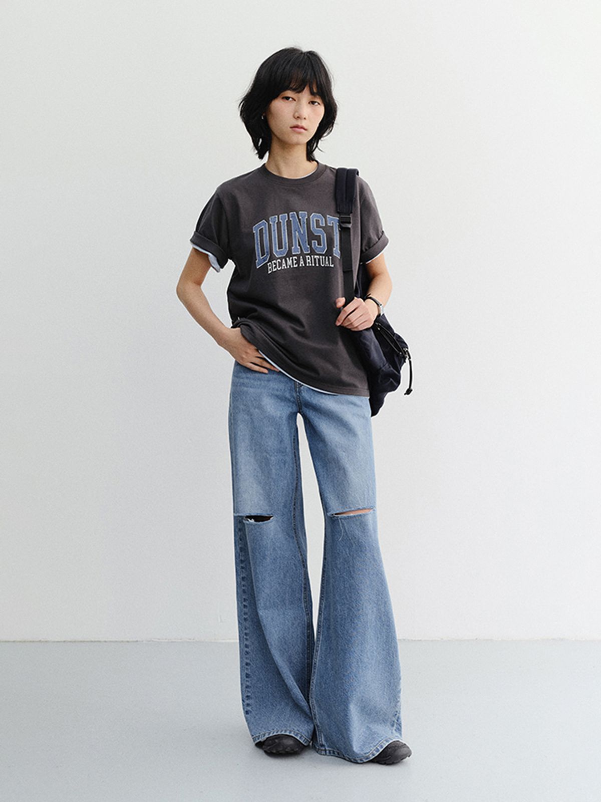 던스트(DUNST) UNISEX VINTAGE ARCH LOGO T-SHIRT_UDTS6B145_CHARCOAL GREY