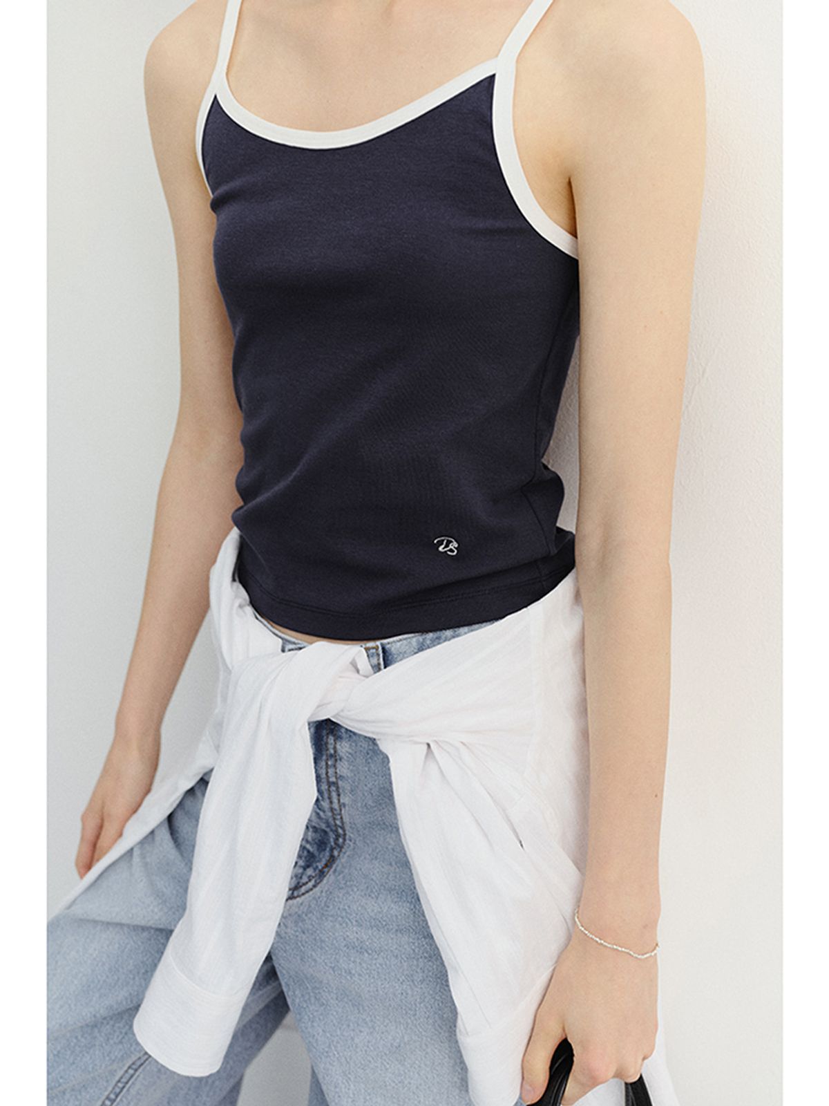 던스트(DUNST) 2-TONE TRIM SLEEVELESS TOP_UDTS6B229_NAVY / IVORY