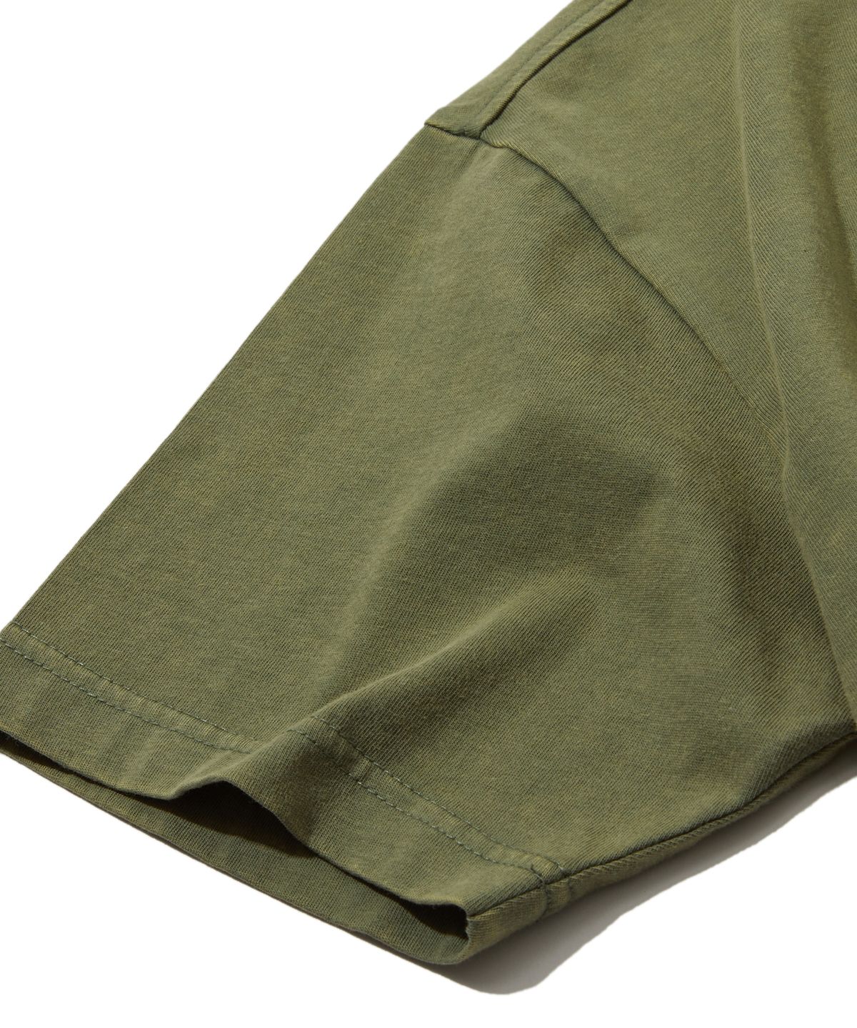 펜필드(PENFIELD) 1975 백그라운드 티셔츠 라이트카키_FS2KT66U