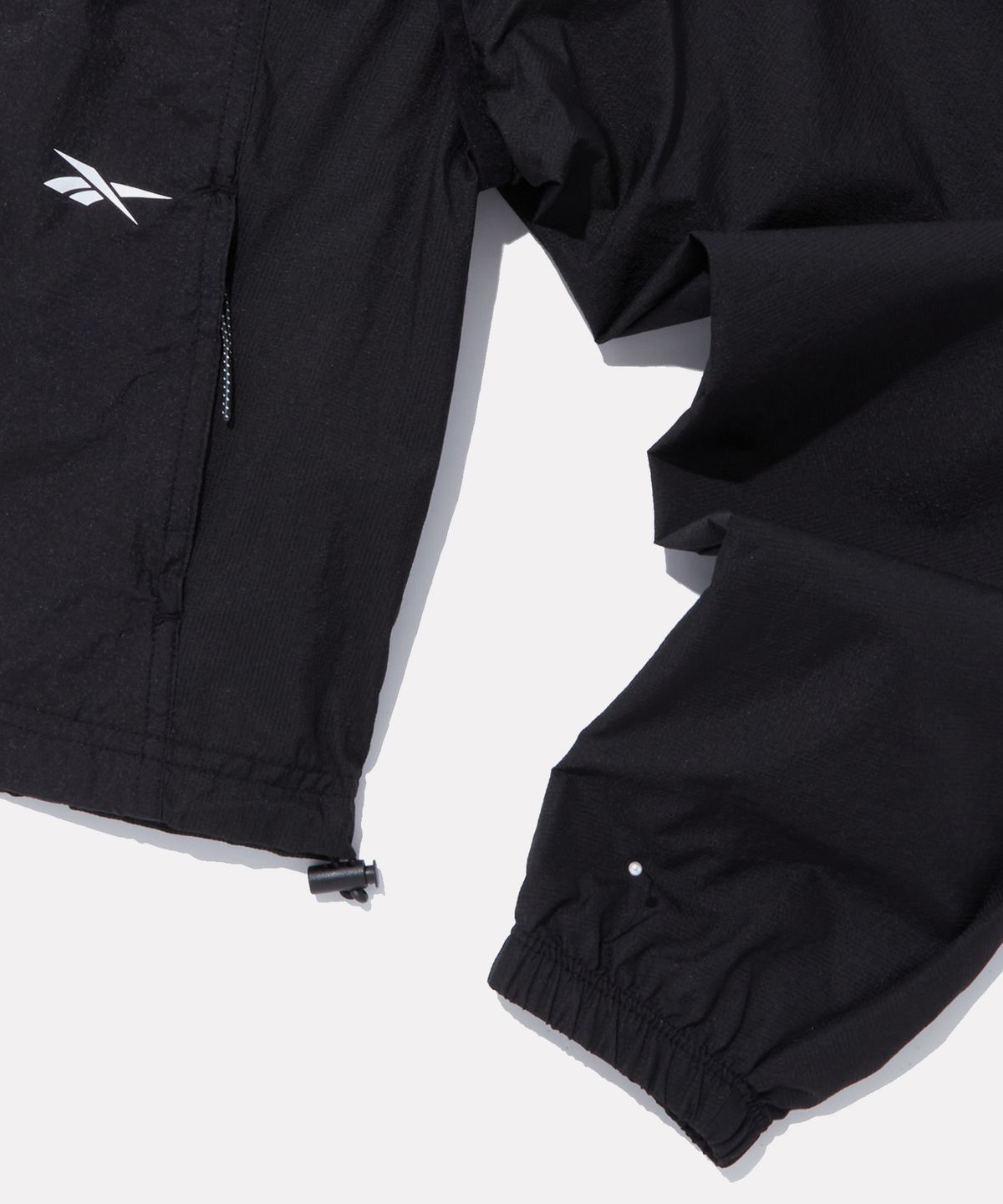리복(REEBOK) 디테처블 경량 윈드브레이커 (W) - 블랙