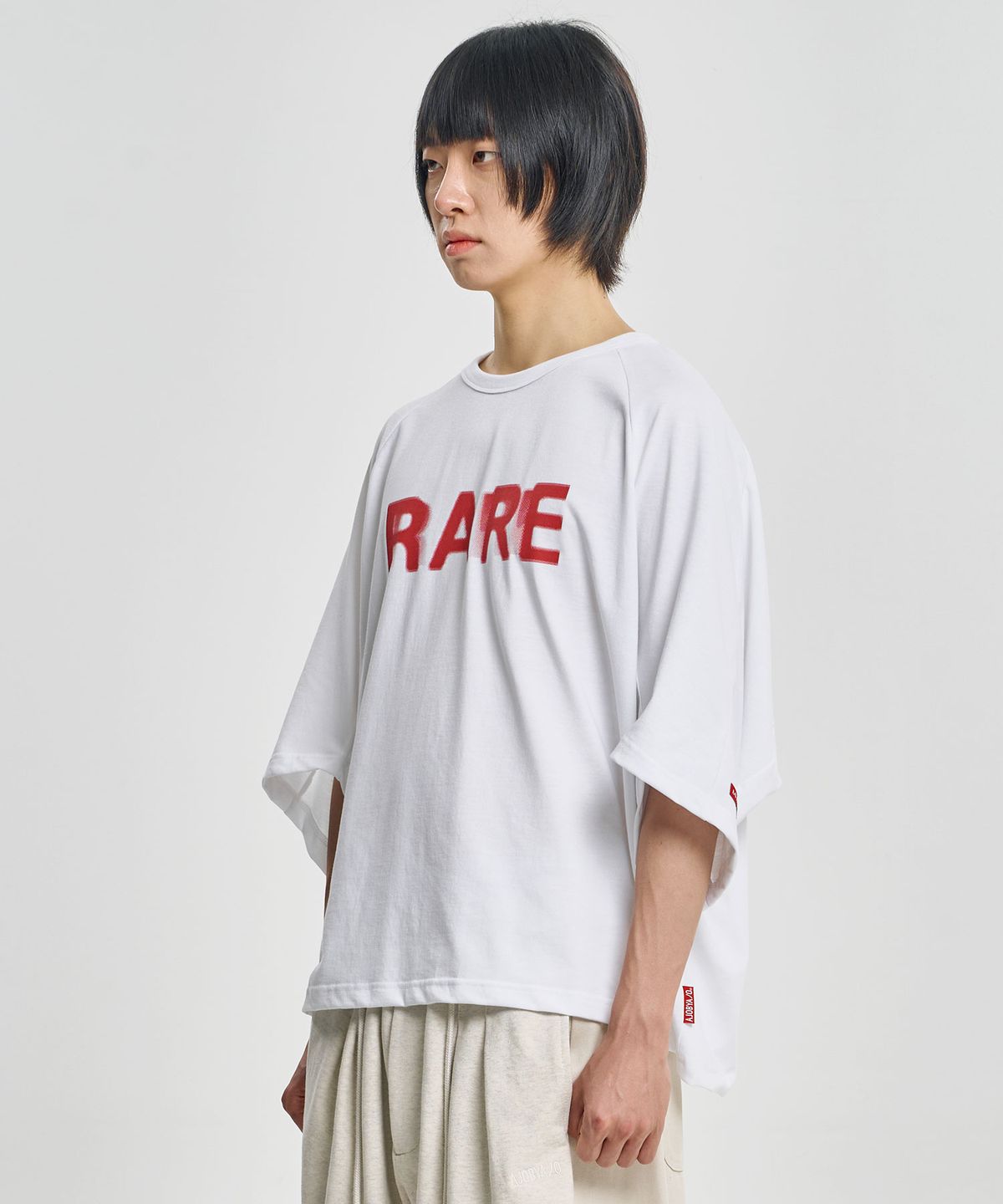 아조바이아조(AJOBYAJO) Curved Rare T-Shirt [WHITE]