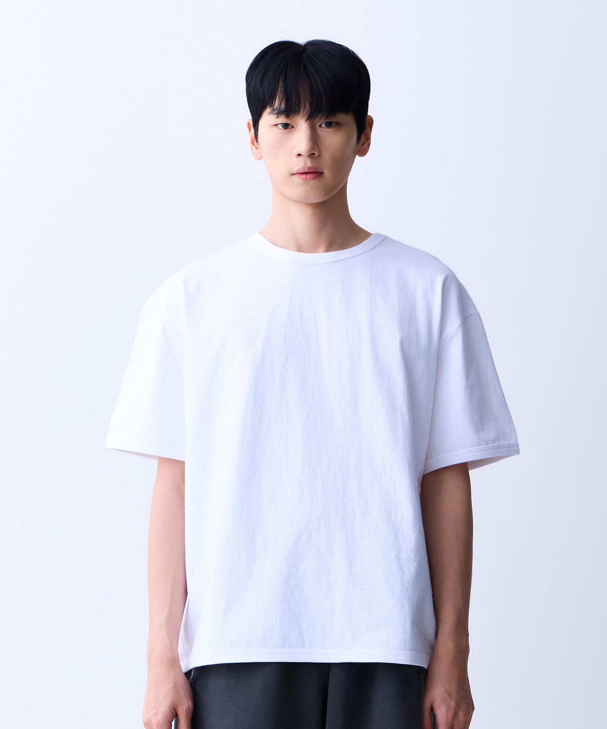 에이던엠(ADERNM) 더블 스티치 넥바인딩 미니멀 티셔츠 화이트