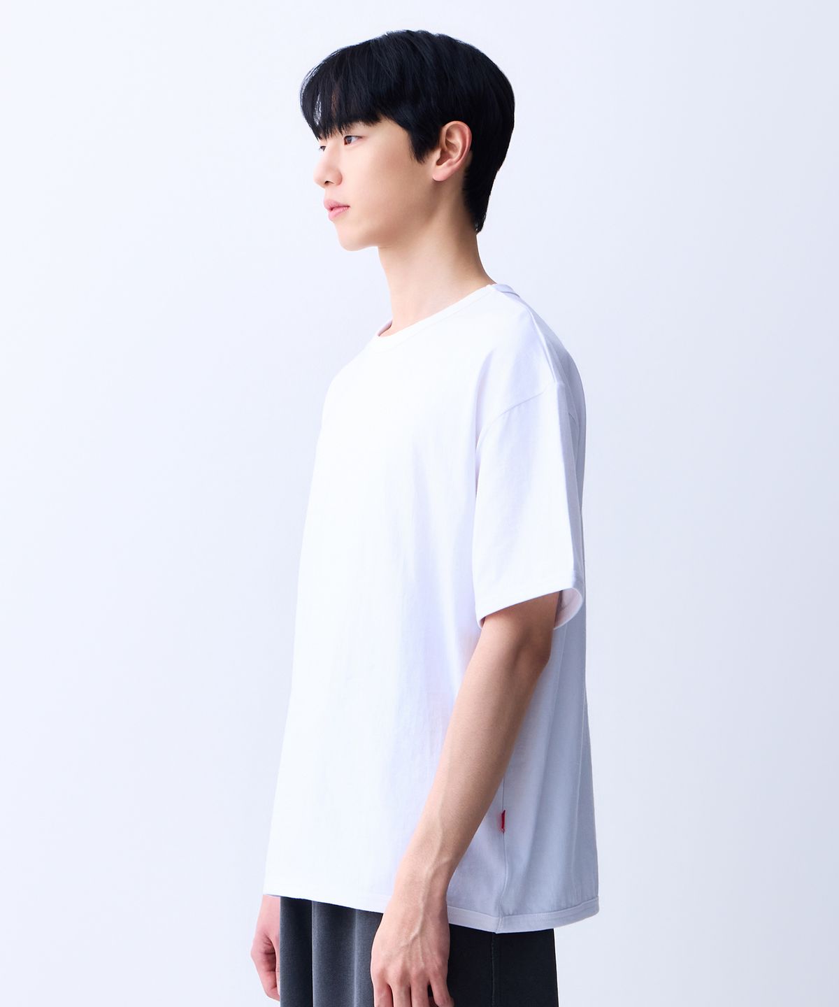 에이던엠(ADERNM) 더블 스티치 넥바인딩 미니멀 티셔츠 화이트