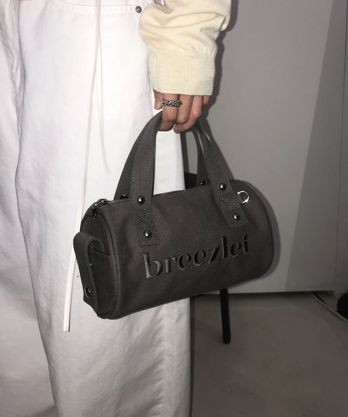 브리즐렛(BREEZLET) 스냅 원통 미니 토트백 [DeepGrey]