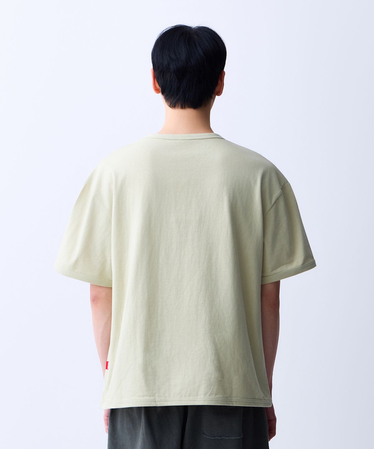 에이던엠(ADERNM) 더블 스티치 넥바인딩 미니멀 티셔츠 세이지그린