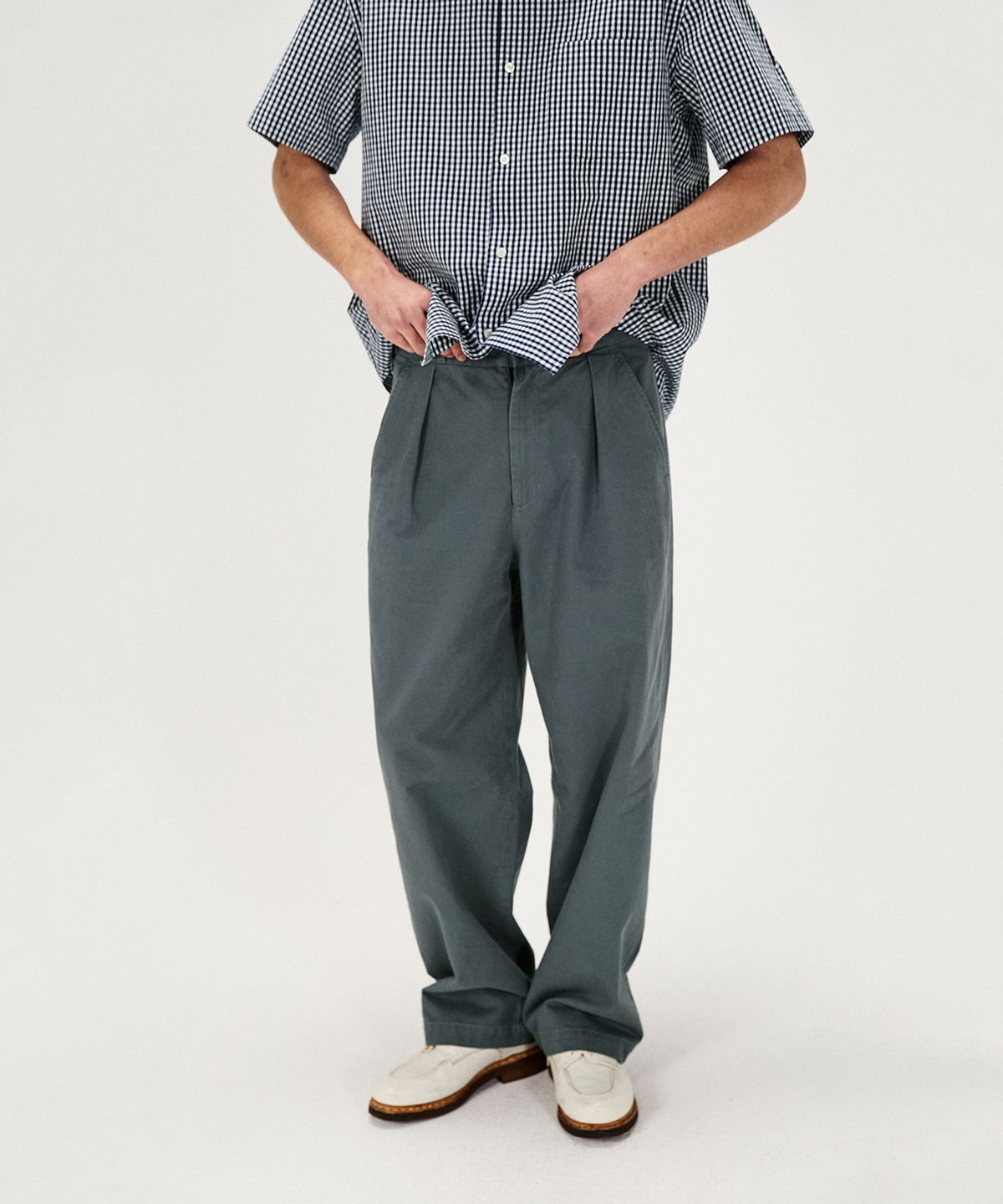 셔터(SHIRTER) COTTON DRILL WIDE CHINO PANTS (SLATE BLUE)