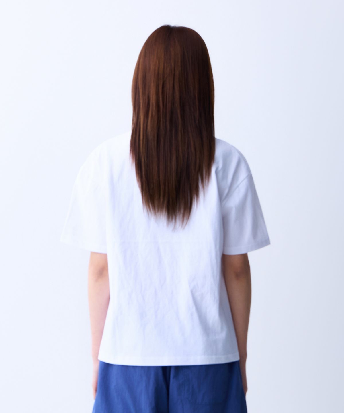 에이던엠(ADERNM) 미니멀 데일리 브이넥 티셔츠 화이트