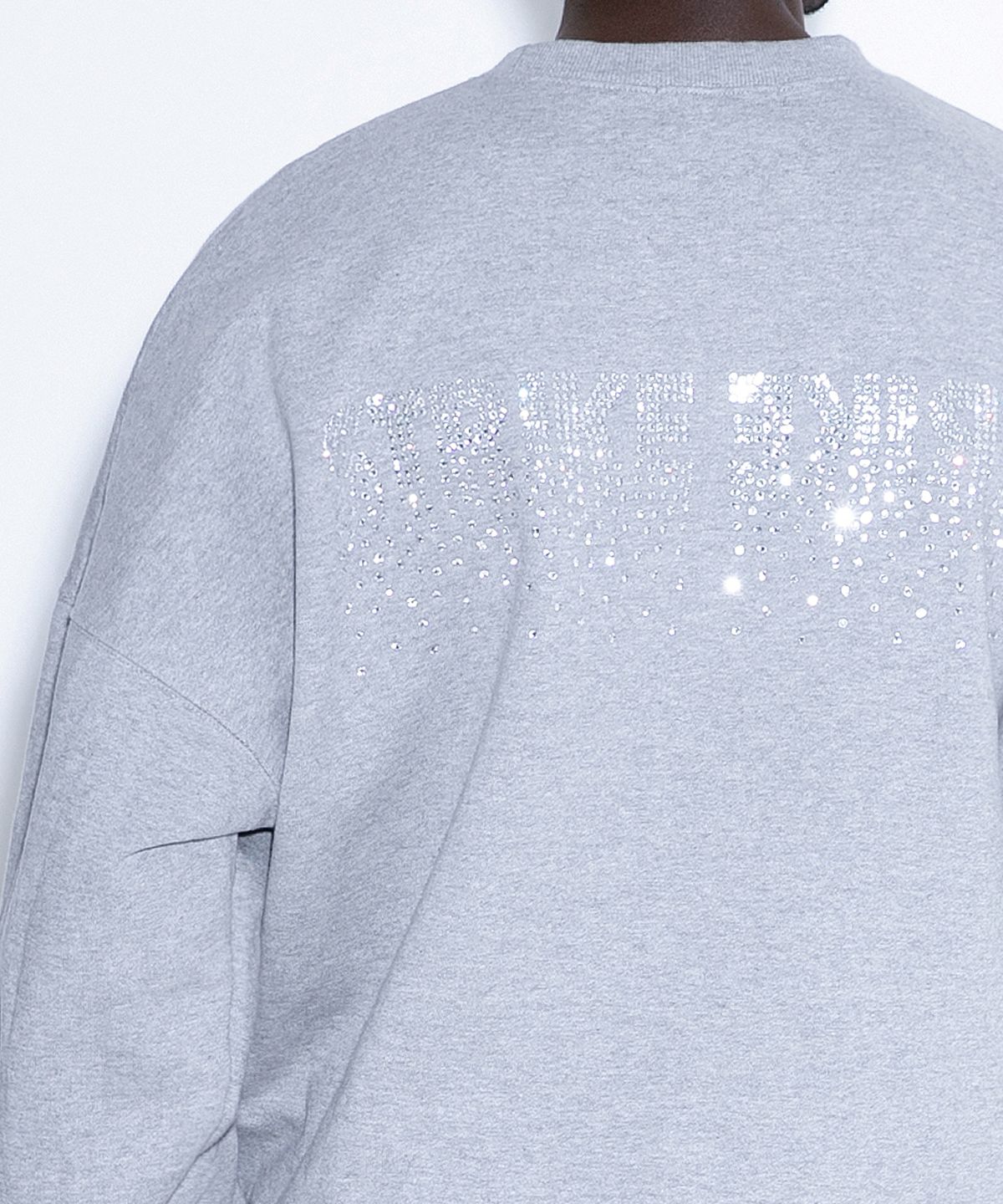 스트라이크(STRIKE) Gravion Crystal Sweatshirt (GREYㅣBLACK)