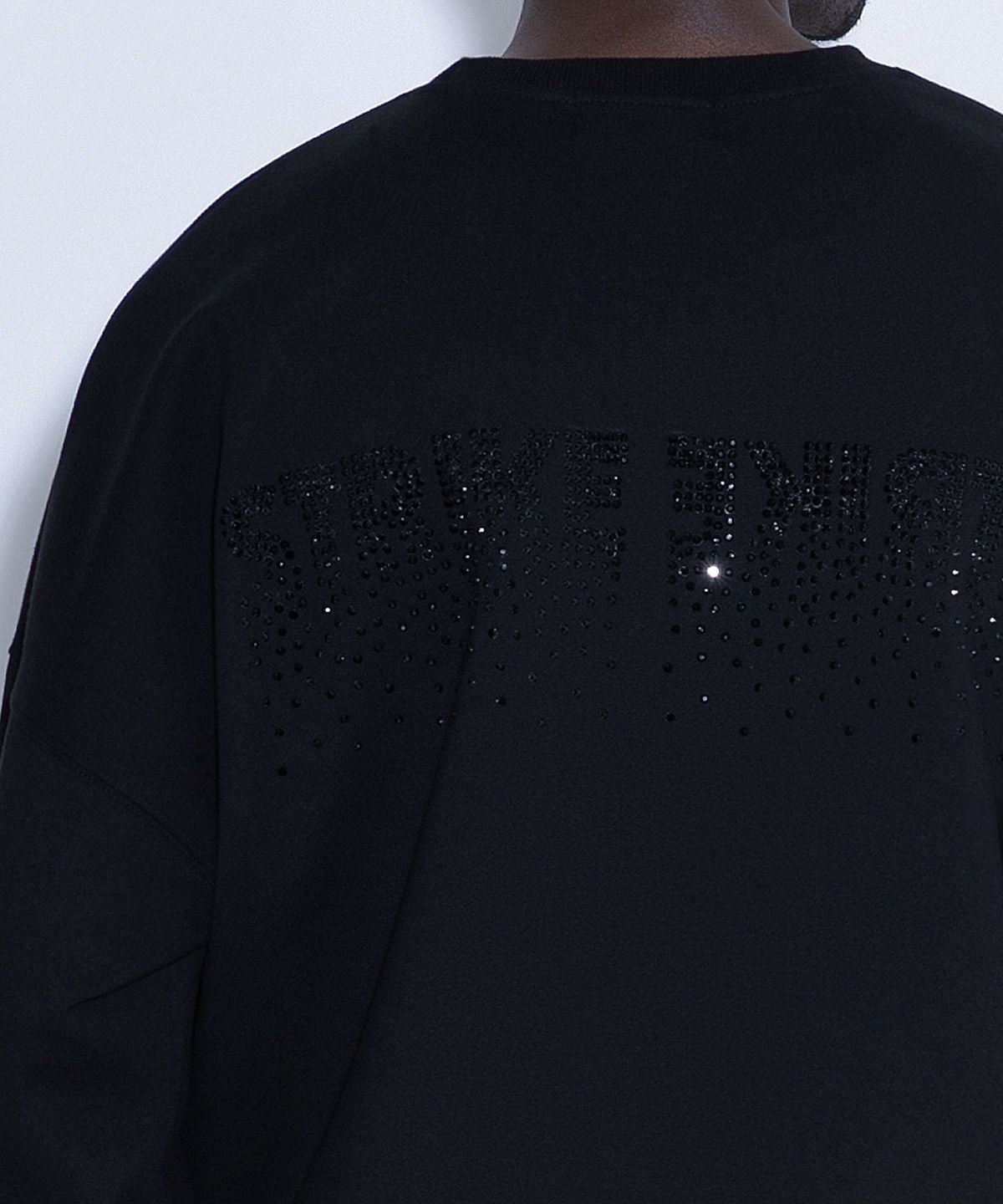 스트라이크(STRIKE) Gravion Crystal Sweatshirt (GREYㅣBLACK)