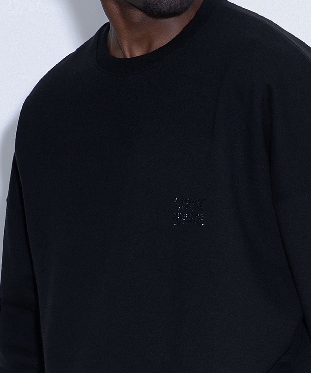 스트라이크(STRIKE) Gravion Crystal Sweatshirt (GREYㅣBLACK)