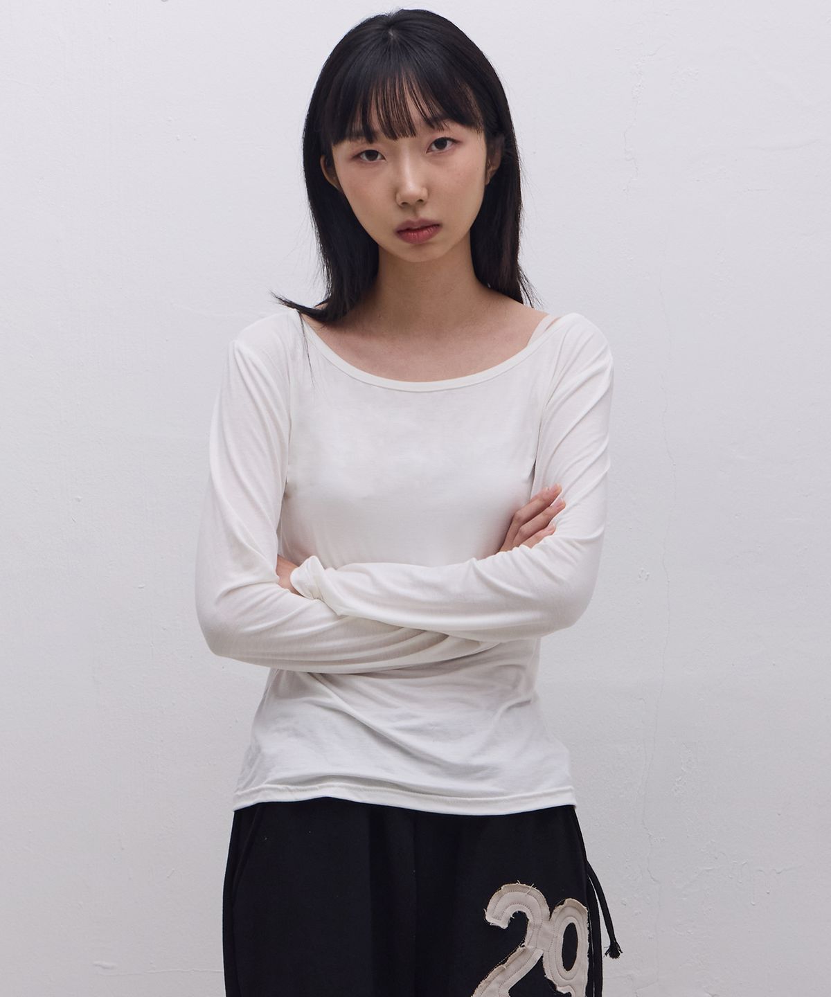 에브리시(EVERYASY) 레터링 로고 롱슬리브 (화이트)