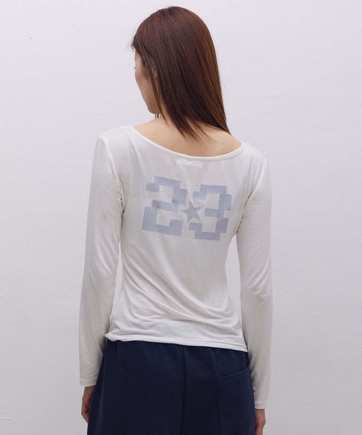 에브리시(EVERYASY) 23 로고 롱슬리브 (화이트)