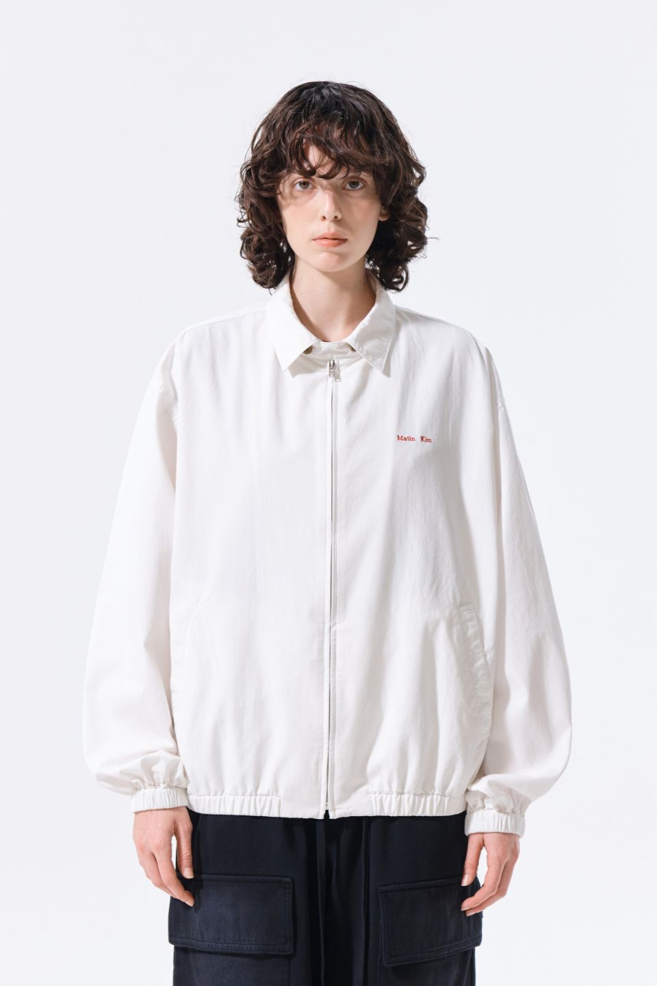 MUSINSA公式 | MATIN KIM SMALL LOGO COTTON ZIP UP JUMPER IN WHITE
