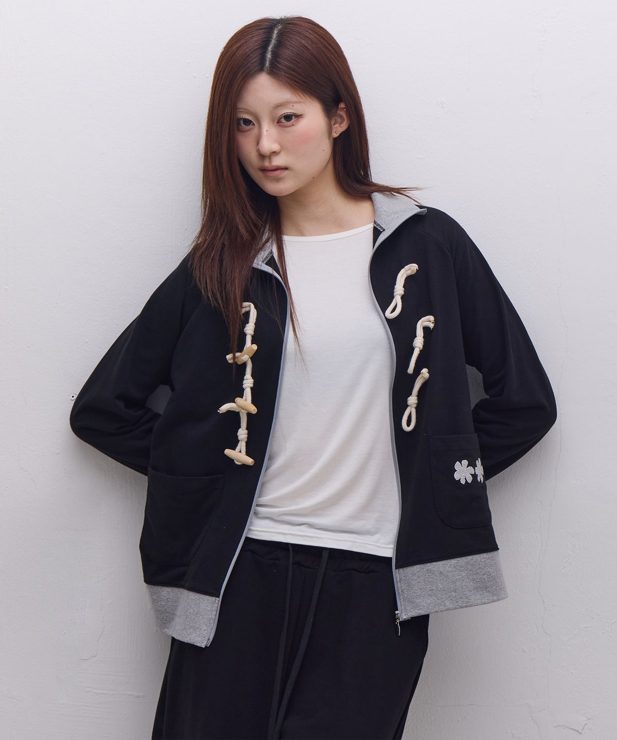 에브리시(EVERYASY) 토글 버튼 나그랑 집업 (블랙)