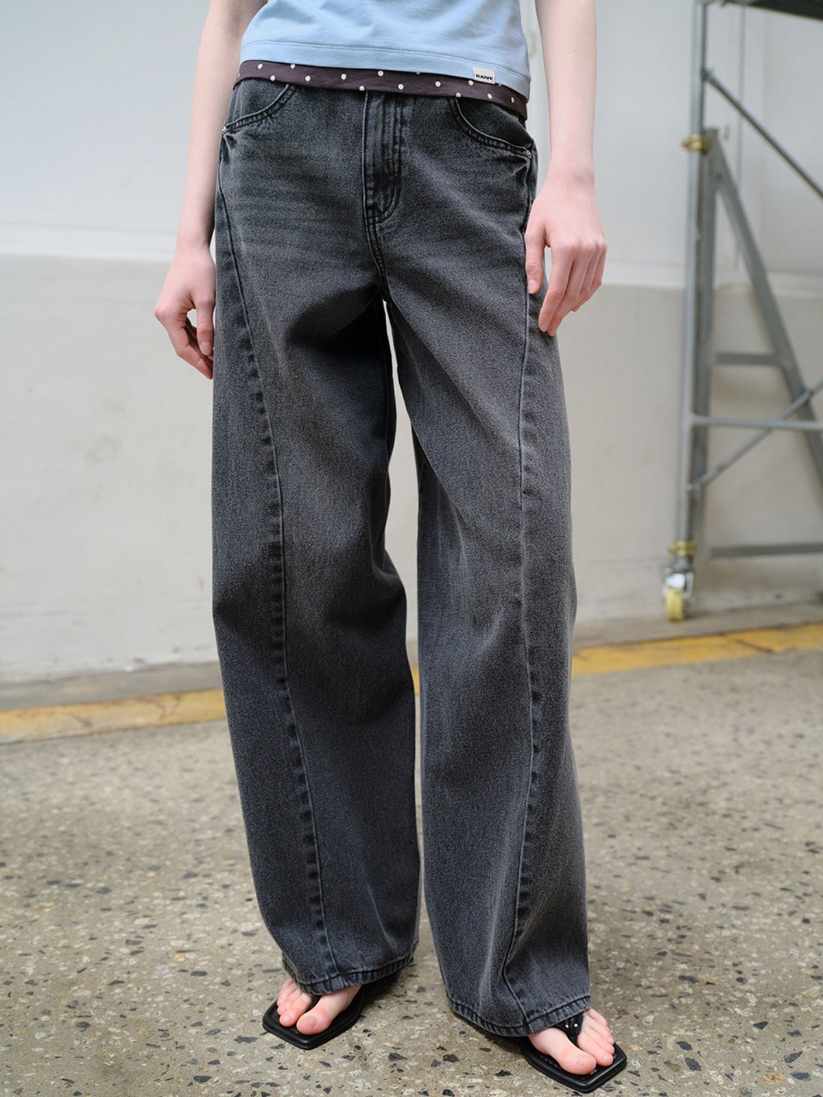 레이브(RAIVE) Curved Cutting Detail Denim VJ6ML479_2color