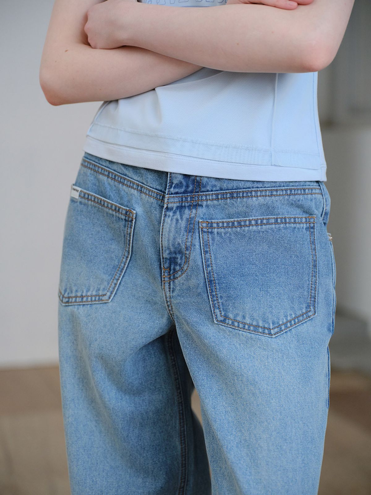 레이브(RAIVE) Pocket Detail Denim Pants in Blue VJ6ML574-22