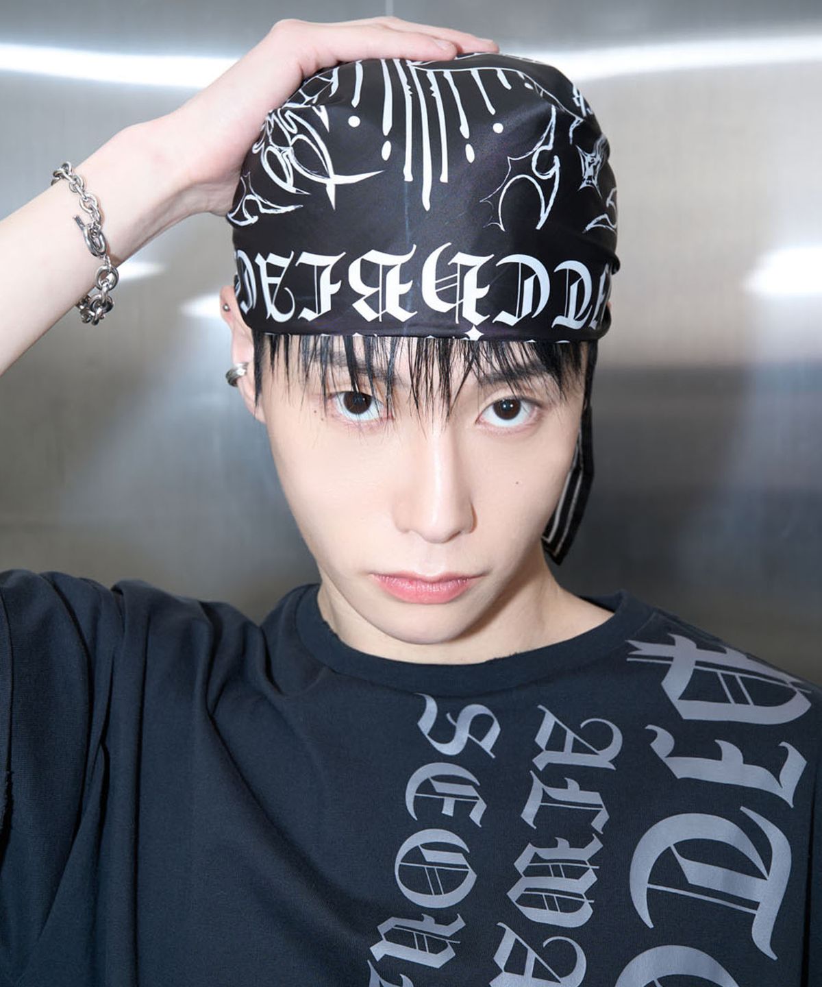 피치블랙(PITCHBLACK) CHIFFON EAGLE POINT SCARF (BLACK)