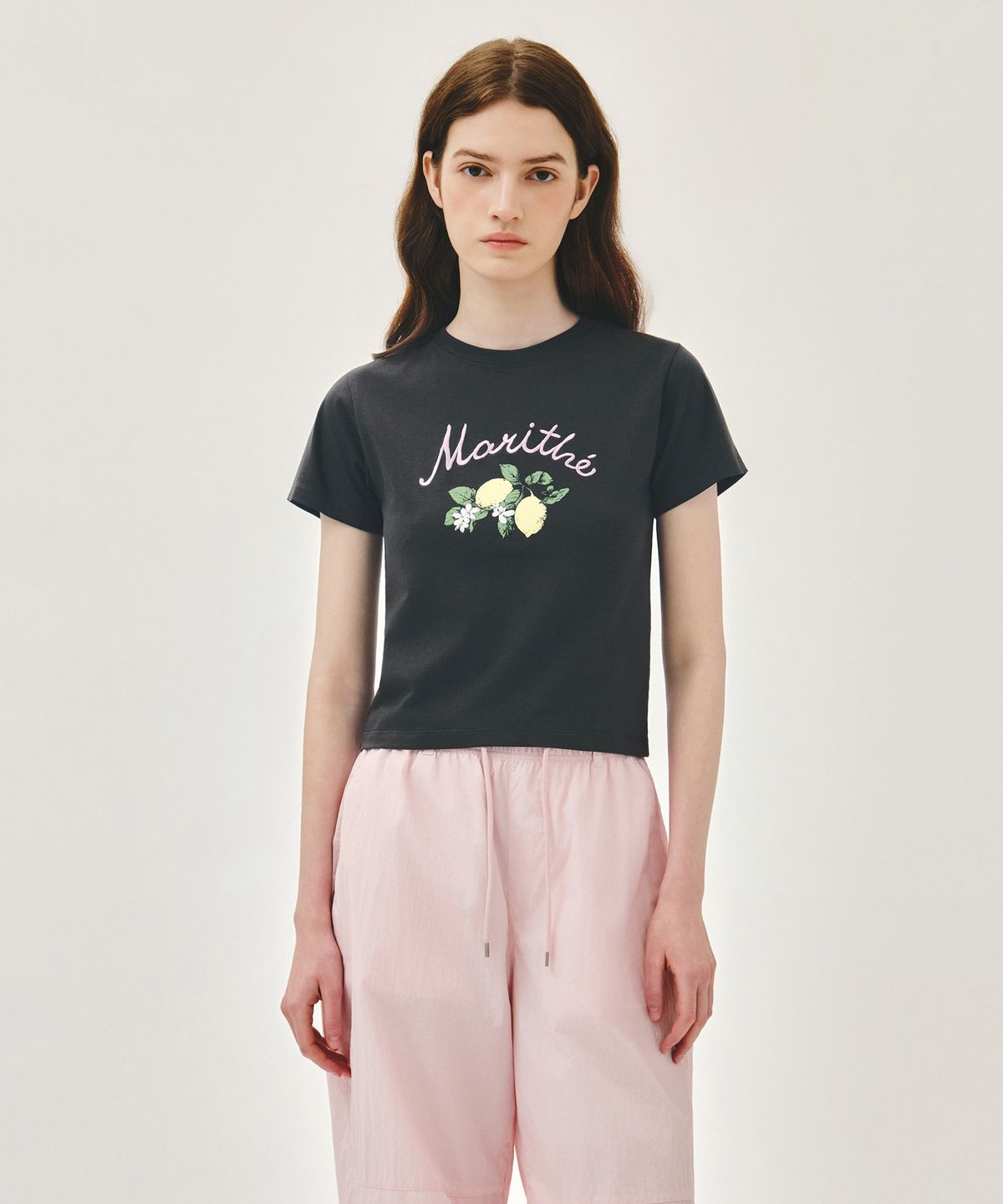 마리떼 프랑소와 저버(MARITHÉ + FRANҪOIS GIRBAUD) W LEMON GRAPHIC SLIM CROP TEE charcoal