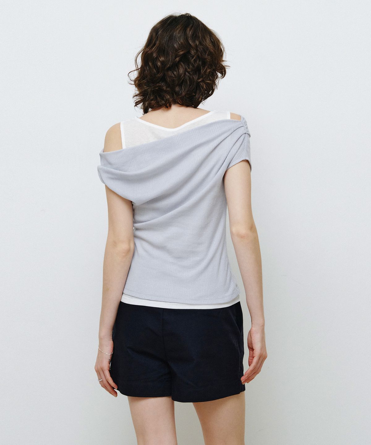몽돌(MONGDOL) 더블 레이어드 원숄더 티셔츠 스카이블루 MDTS093SKYBLUE