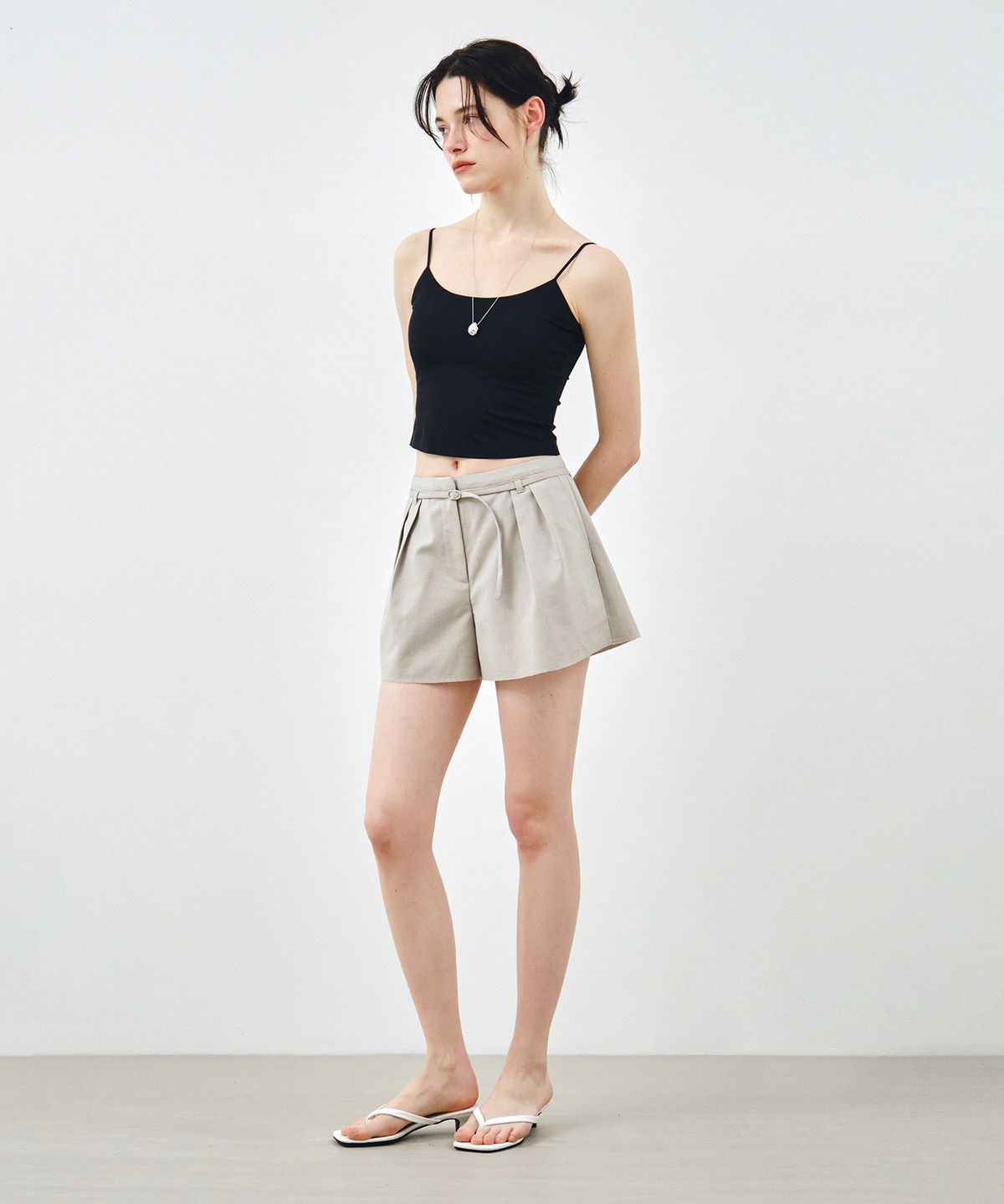 몽돌(MONGDOL) [벨트 SET] 클래식 투턱 숏 팬츠 라이트그레이 MDPT079LGRAY