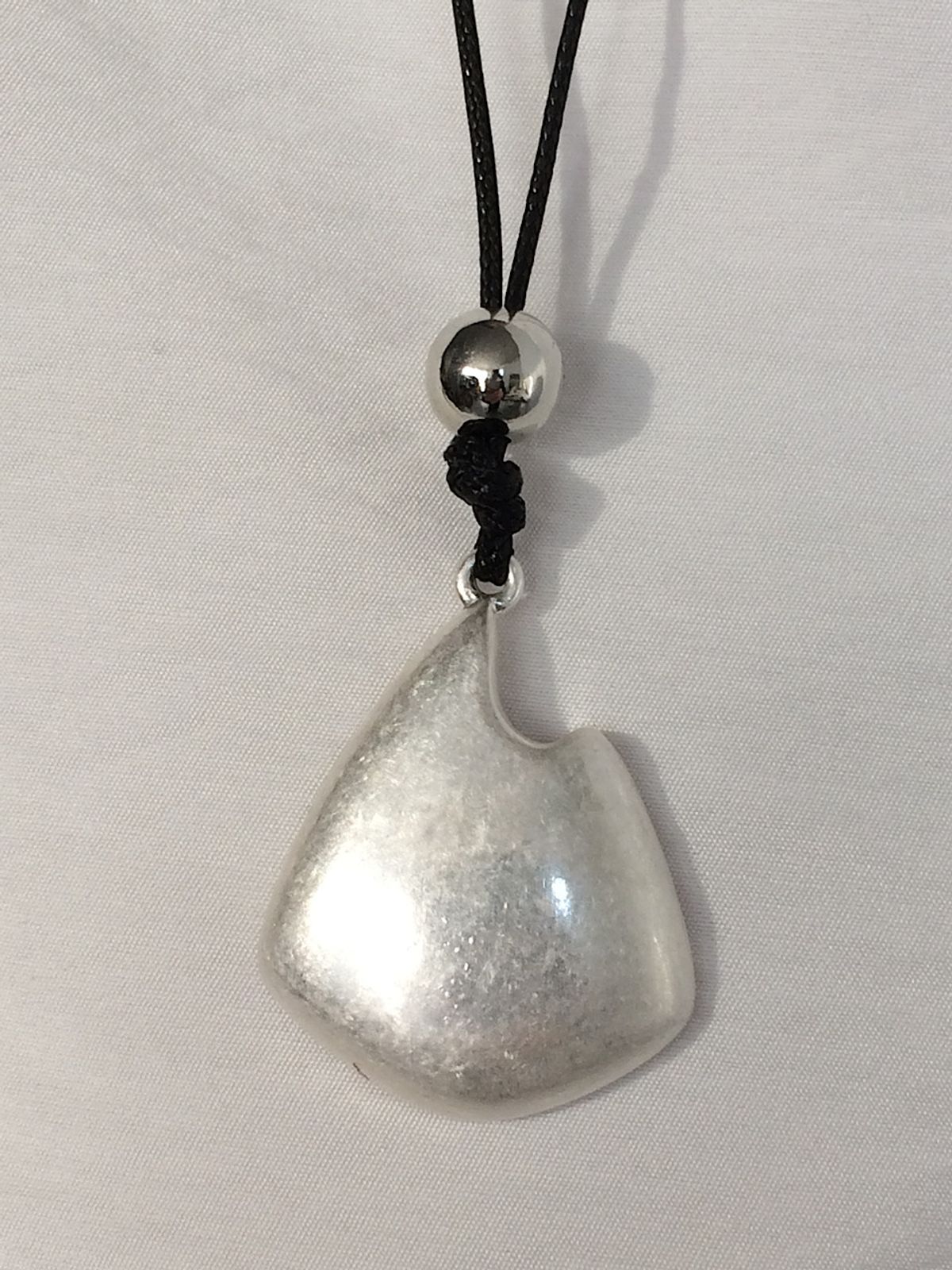 아포엠(APOEM) Stone Drop Necklace