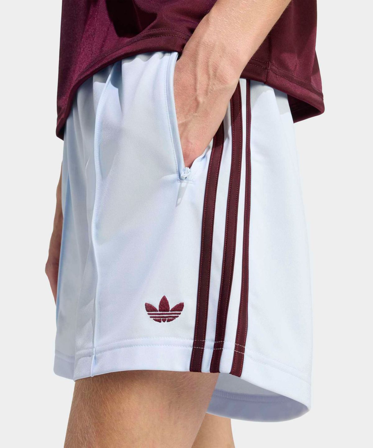 아디다스(ADIDAS) 파이어버드 클래식 숏 팬츠 - 크리스탈스카이:마룬 / KD3670