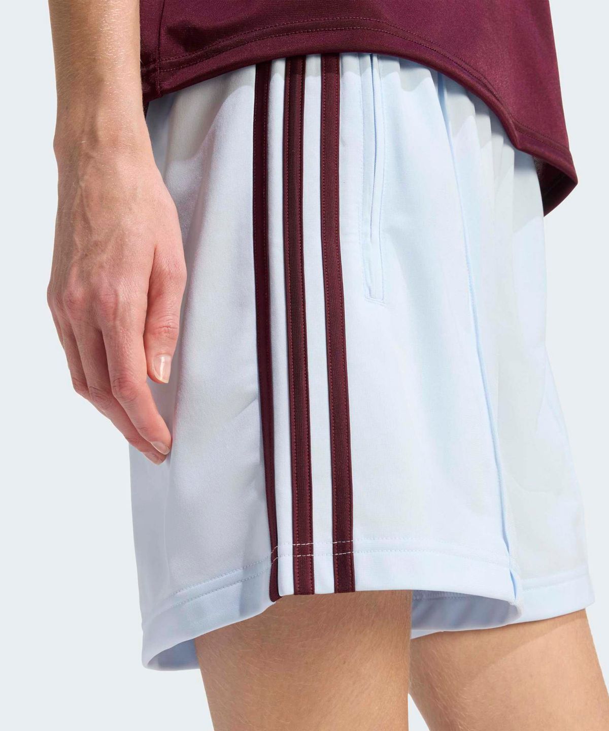 아디다스(ADIDAS) 파이어버드 클래식 숏 팬츠 - 크리스탈스카이:마룬 / KD3670