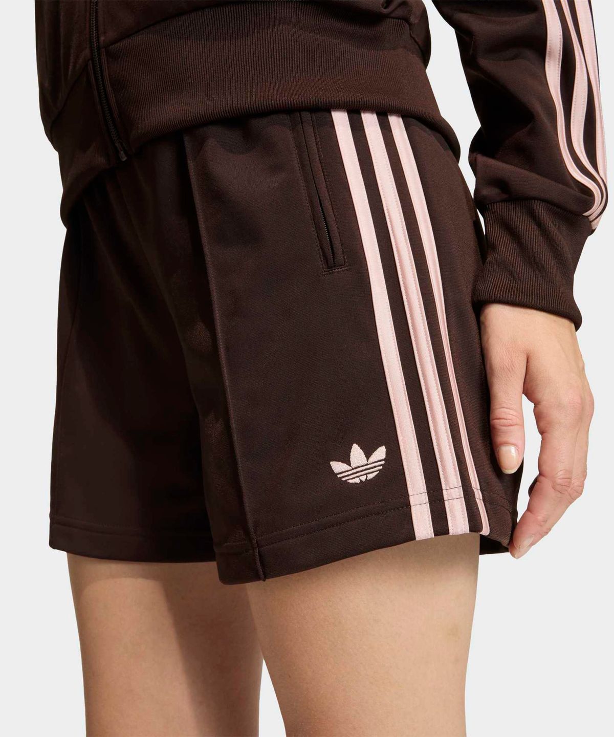 아디다스(ADIDAS) 파이어버드 클래식 숏 팬츠 - 아우라커피:샌디핑크 / KD3672