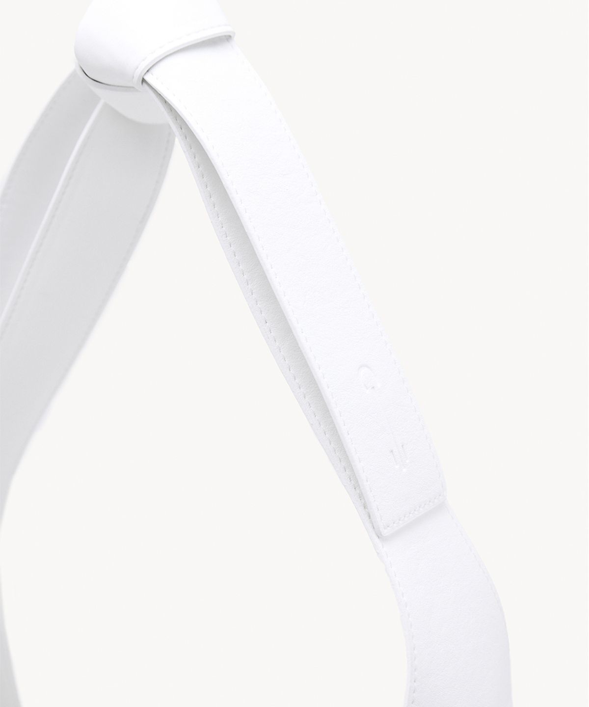 끌라베(CLAVE) 에밀리 화이트 숄더백 (EMILY White Shoulder Bag) CVSH61007WHMM