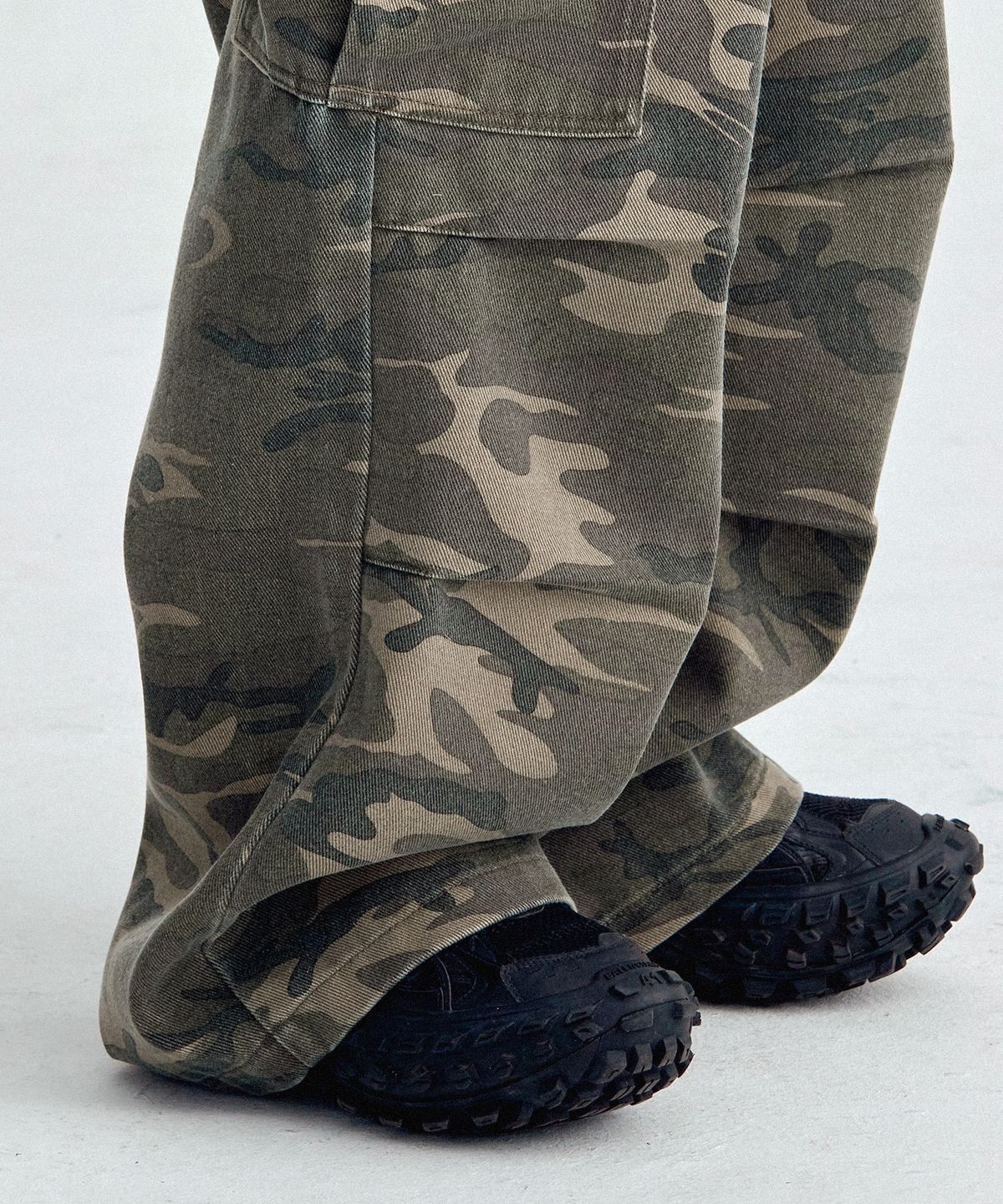 프로젝트쓰리(PROJECT3) 어반 와이드 카고 데님팬츠[KAKI CAMO]_CG1982