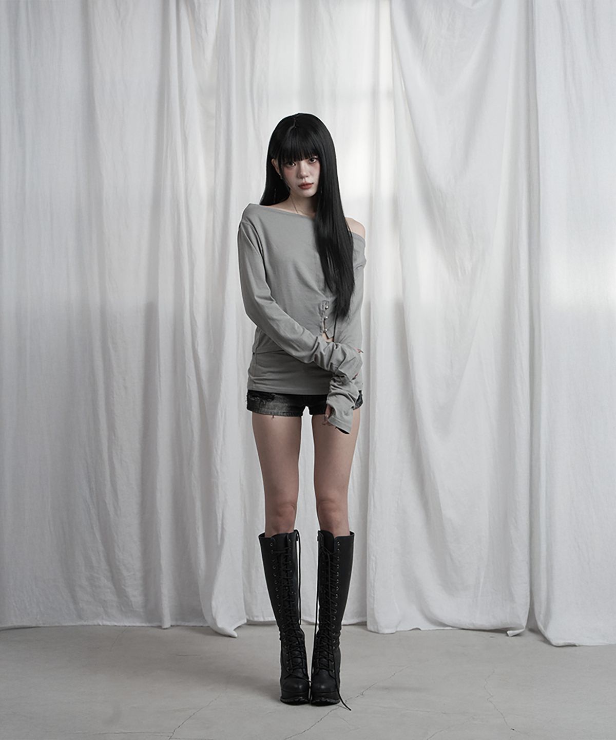 에트오소메(ETRE AU SOMMET) Cut-Out Open Long Sleeve (Gray)
