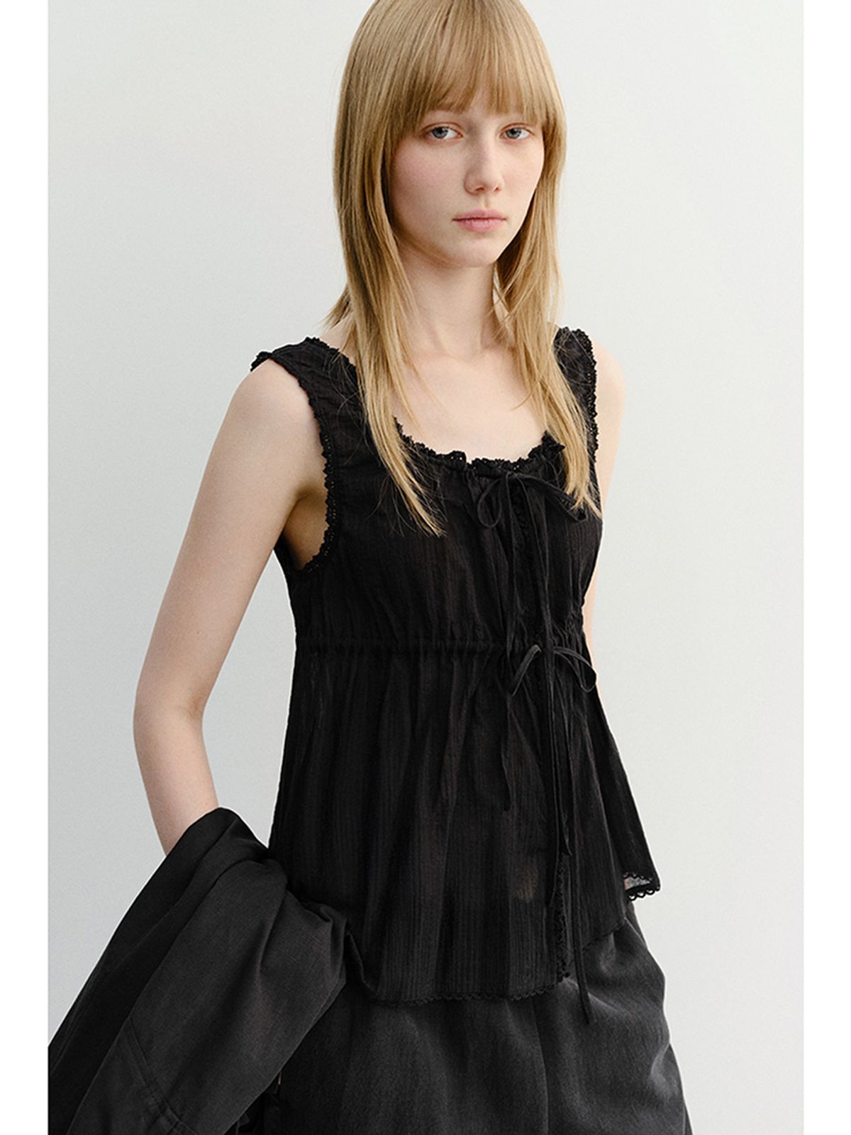 던스트(DUNST) SHIRRING SLEEVELESS BLOUSE_UDBL6B228_BLACK