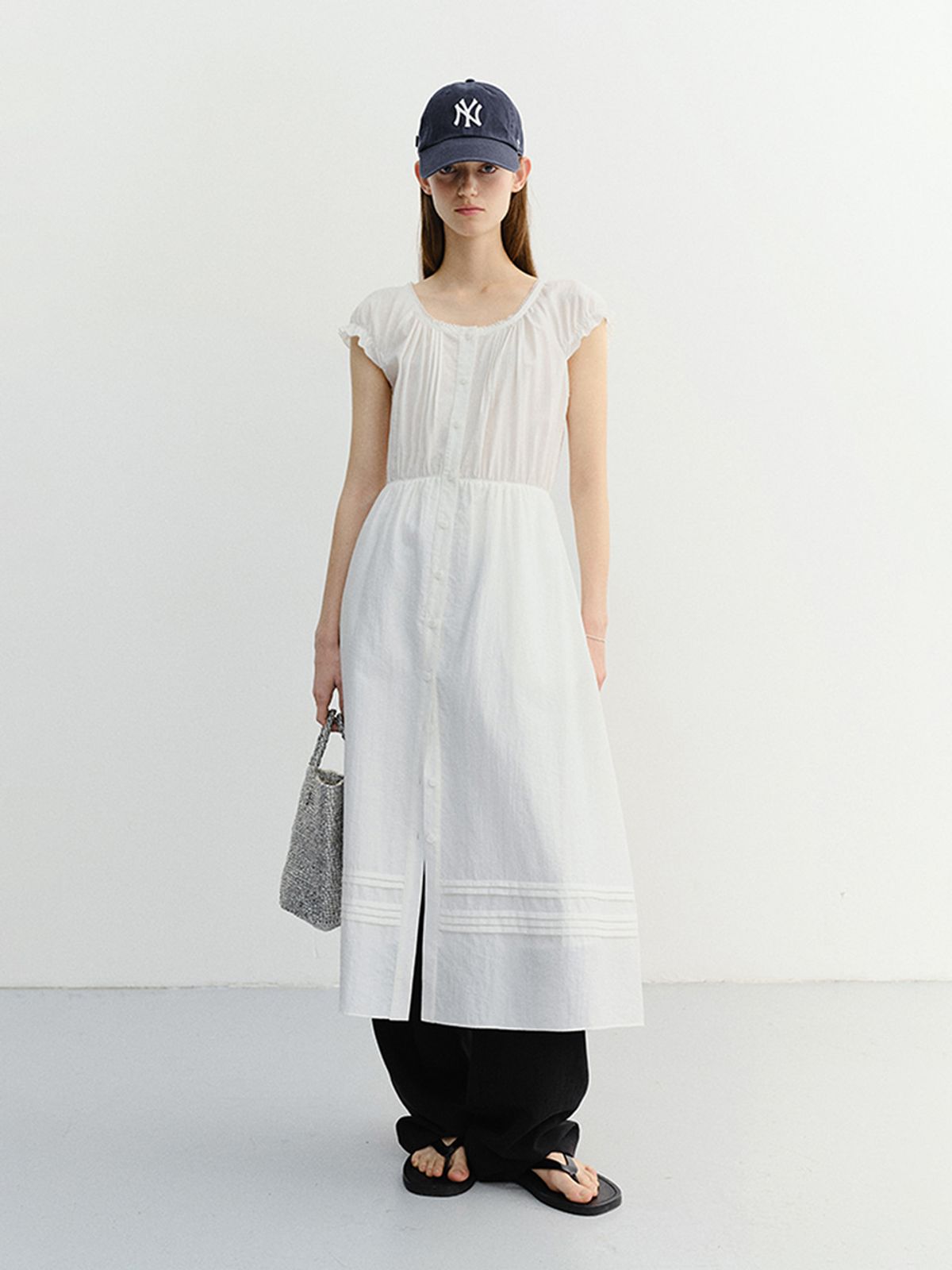 던스트(DUNST) SLEEVELESS SHIRRING DRESS_UDDR6B223_WHITE