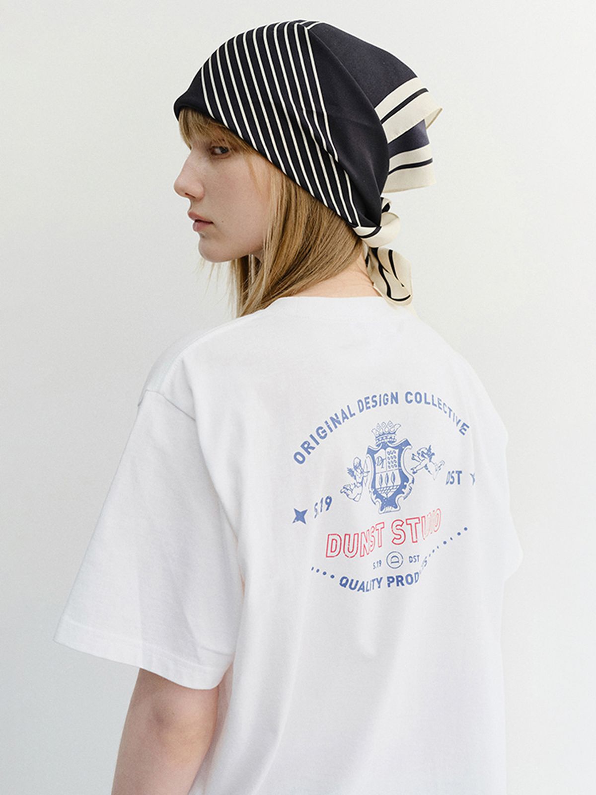 던스트(DUNST) UNISEX CUPID ARCH BACK LOGO T-SHIRT_UDTS6B128_OFF WHITE