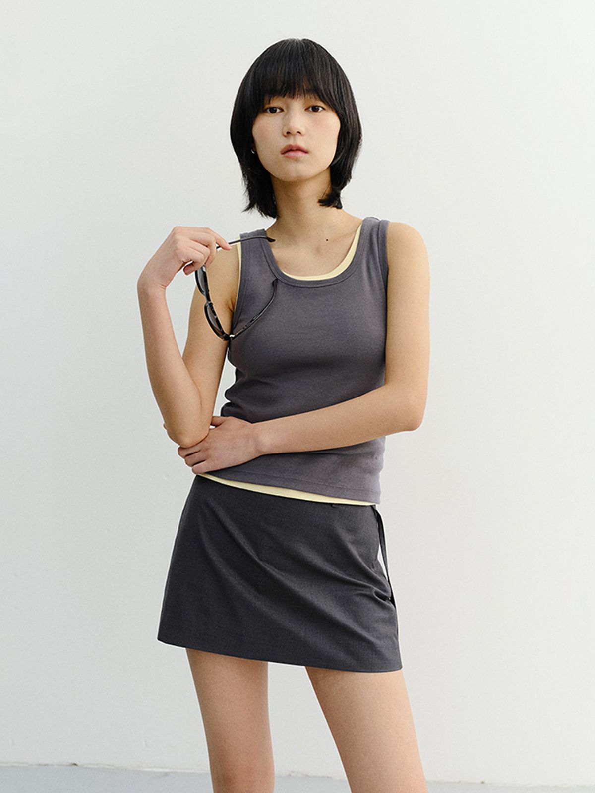 던스트(DUNST) ESSENTIAL SLEEVELESS TOP_UDTS6B228_CHARCOAL GREY