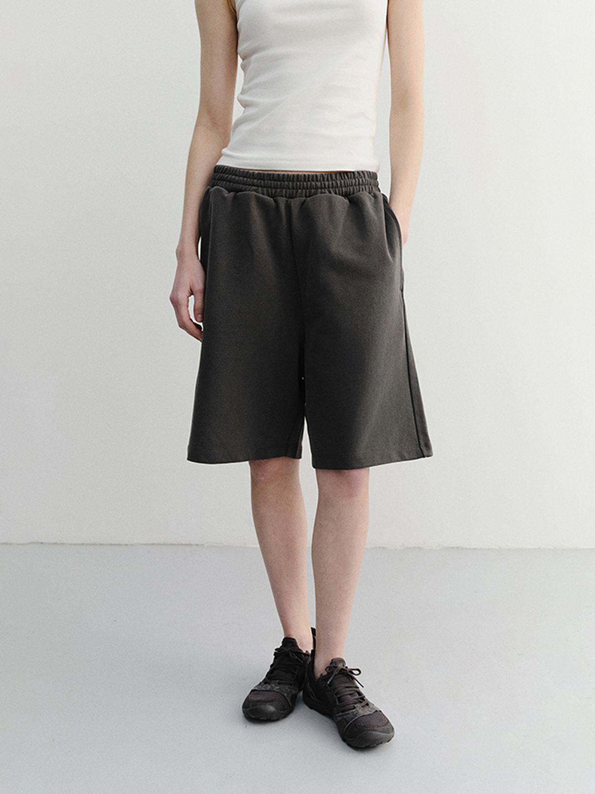 던스트(DUNST) UNISEX PIGMENT RELAXED BEACH SHORTS_UDPA6B123_CHARCOAL GREY